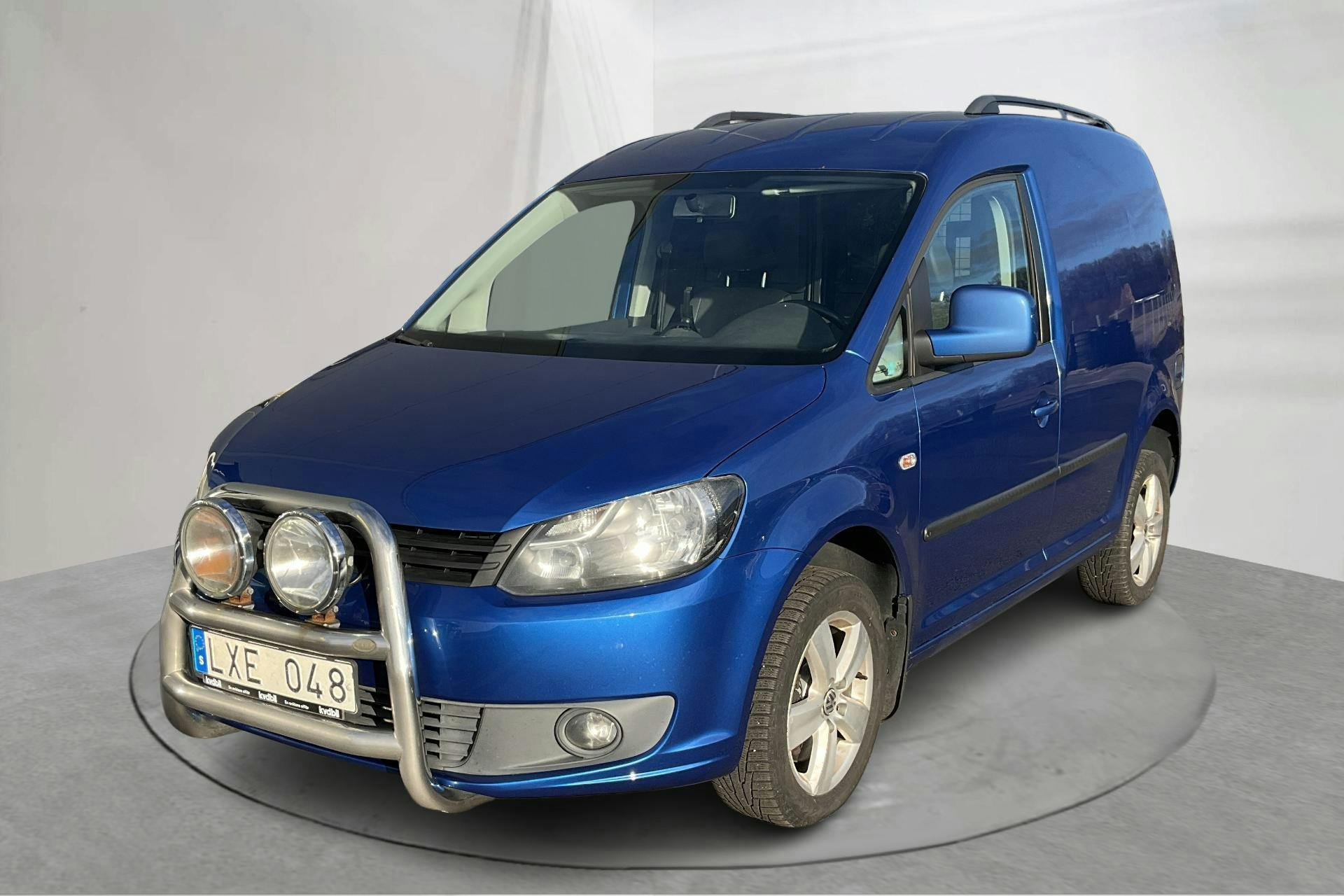 Presentationsfoto 1 av 16: VW Caddy 2.0 TDI Skåp 4-motion (140hk) - 30 765 mil - Automat - blå - 2012