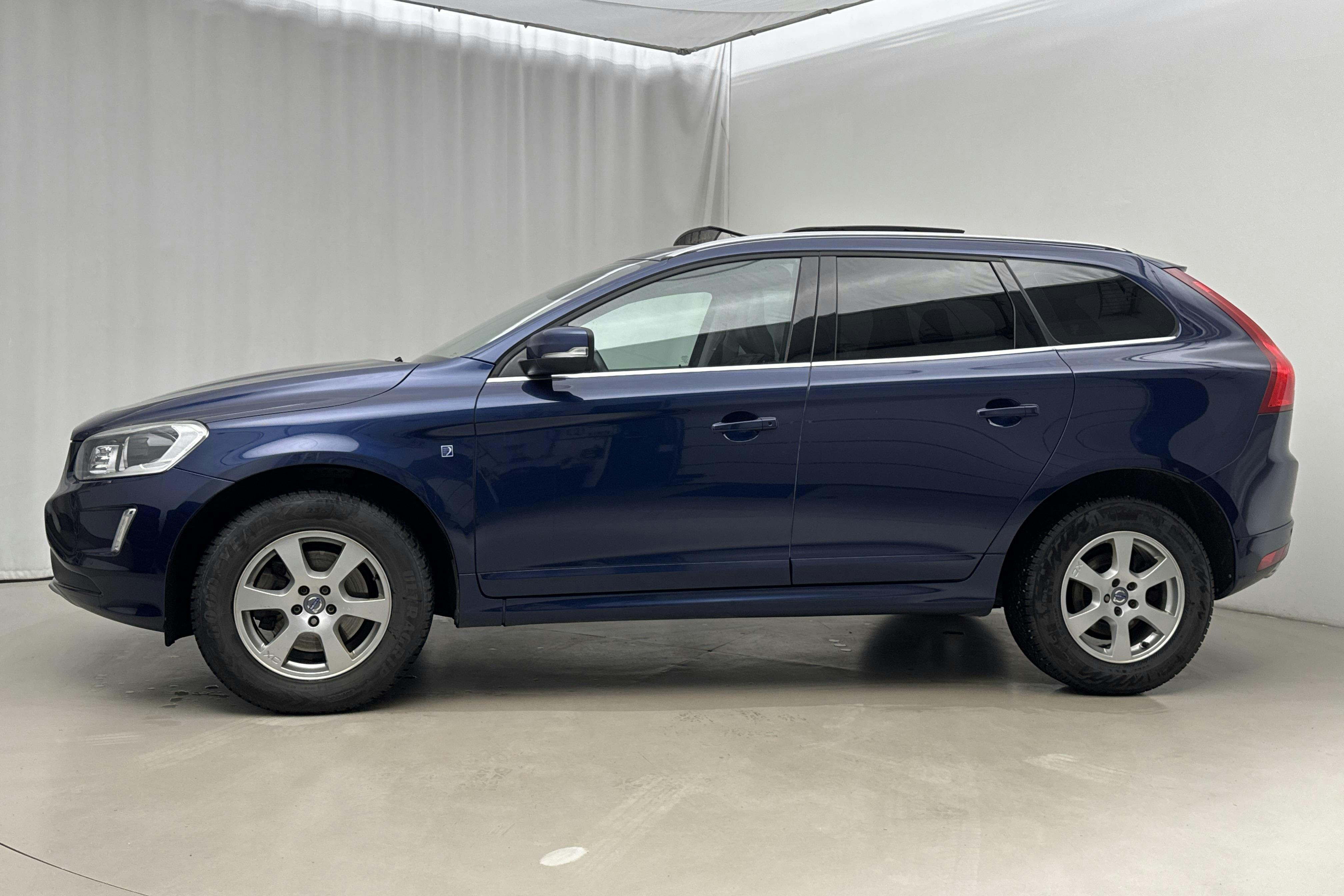 Presentation photo 2 of 23: Volvo XC60 D4 AWD (190hk) - 166 150 km - Manual - blue - 2016