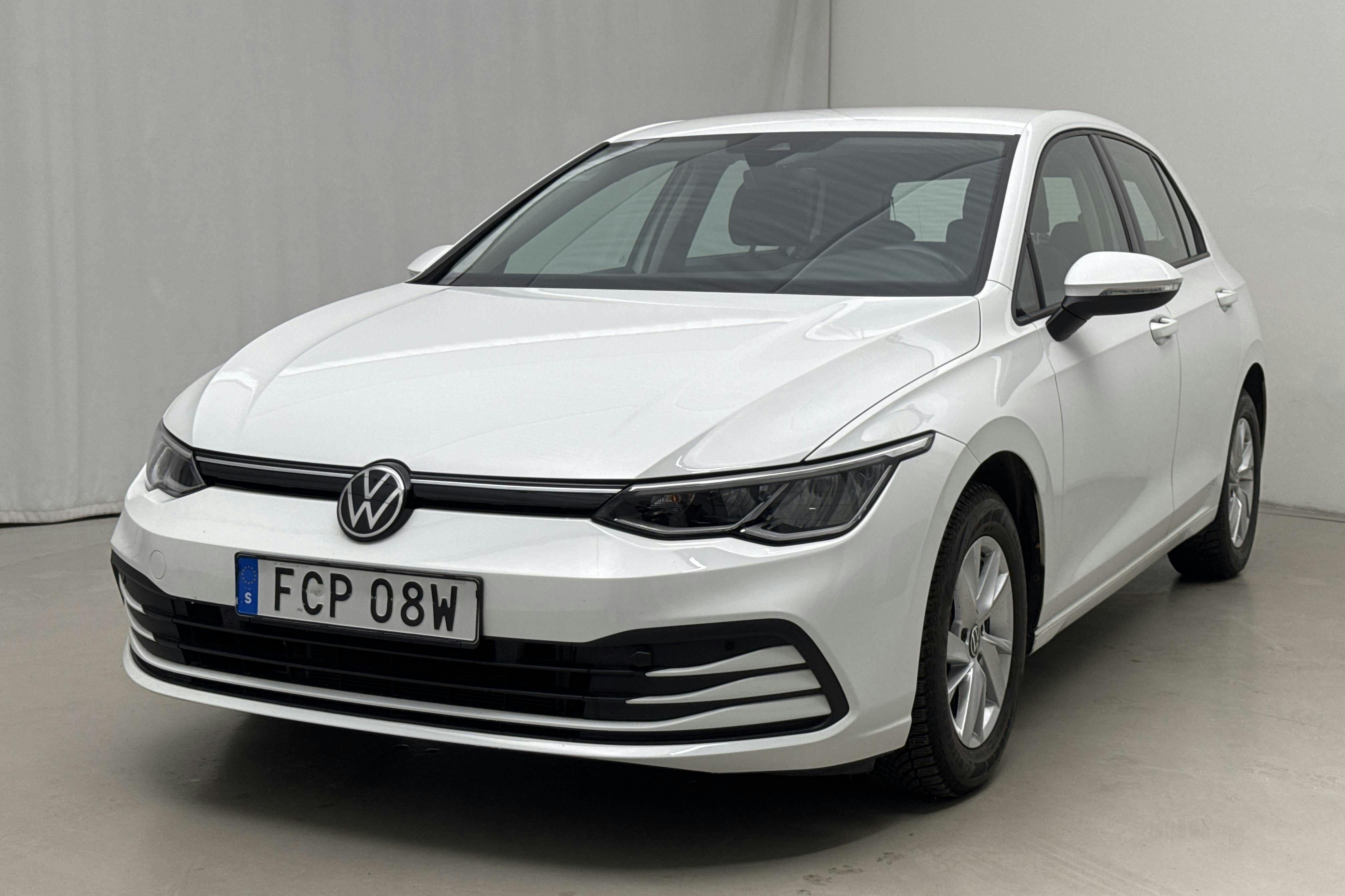 Presentationsfoto 1 av 18: VW Golf VIII TGI 5dr (130hk) - 4 583 mil - Automat - vit - 2022