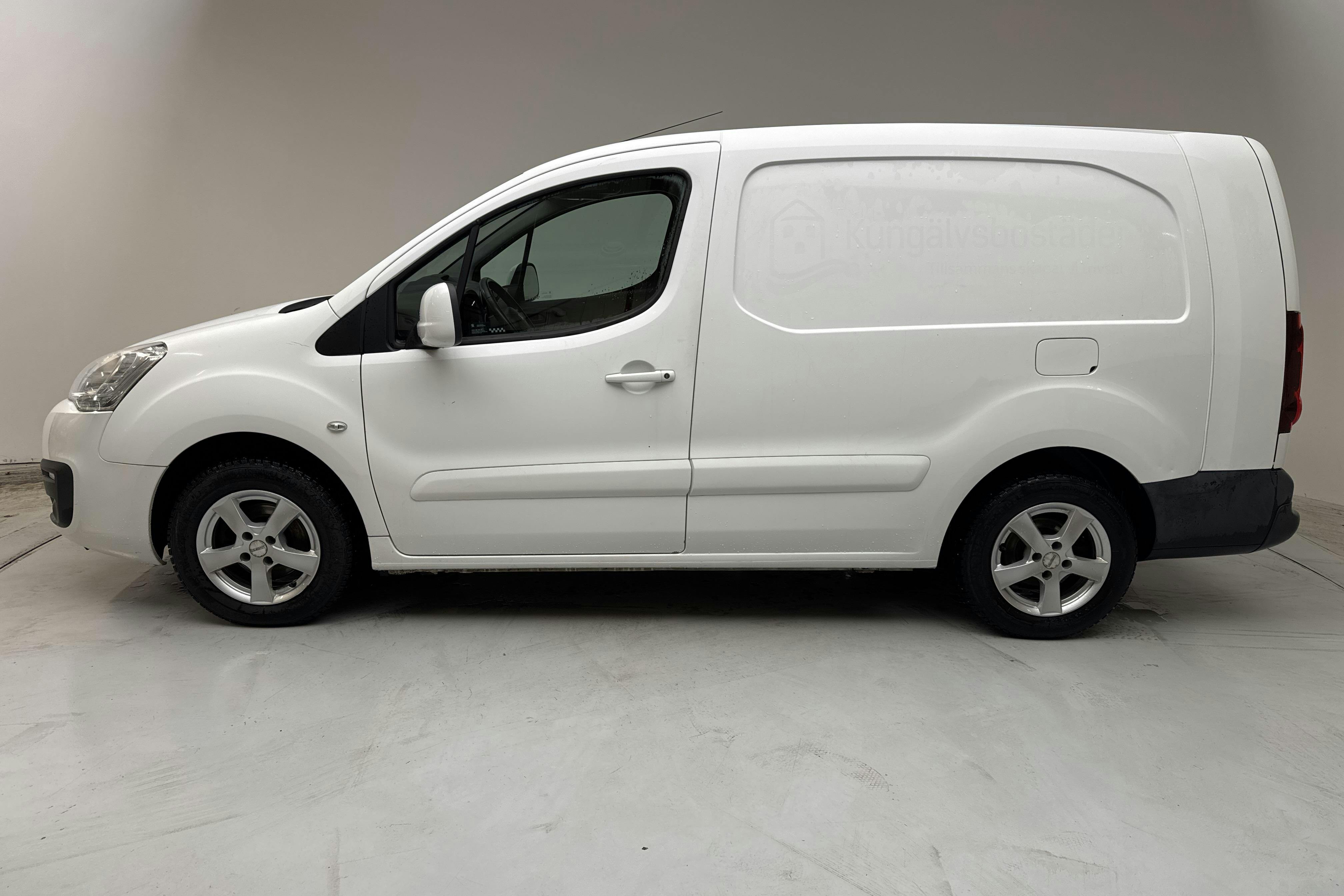 Presentationsfoto 2 av 13: Peugeot Partner 1.6 BlueHDI Skåp (100hk) - 8 771 mil - Manuell - vit - 2016