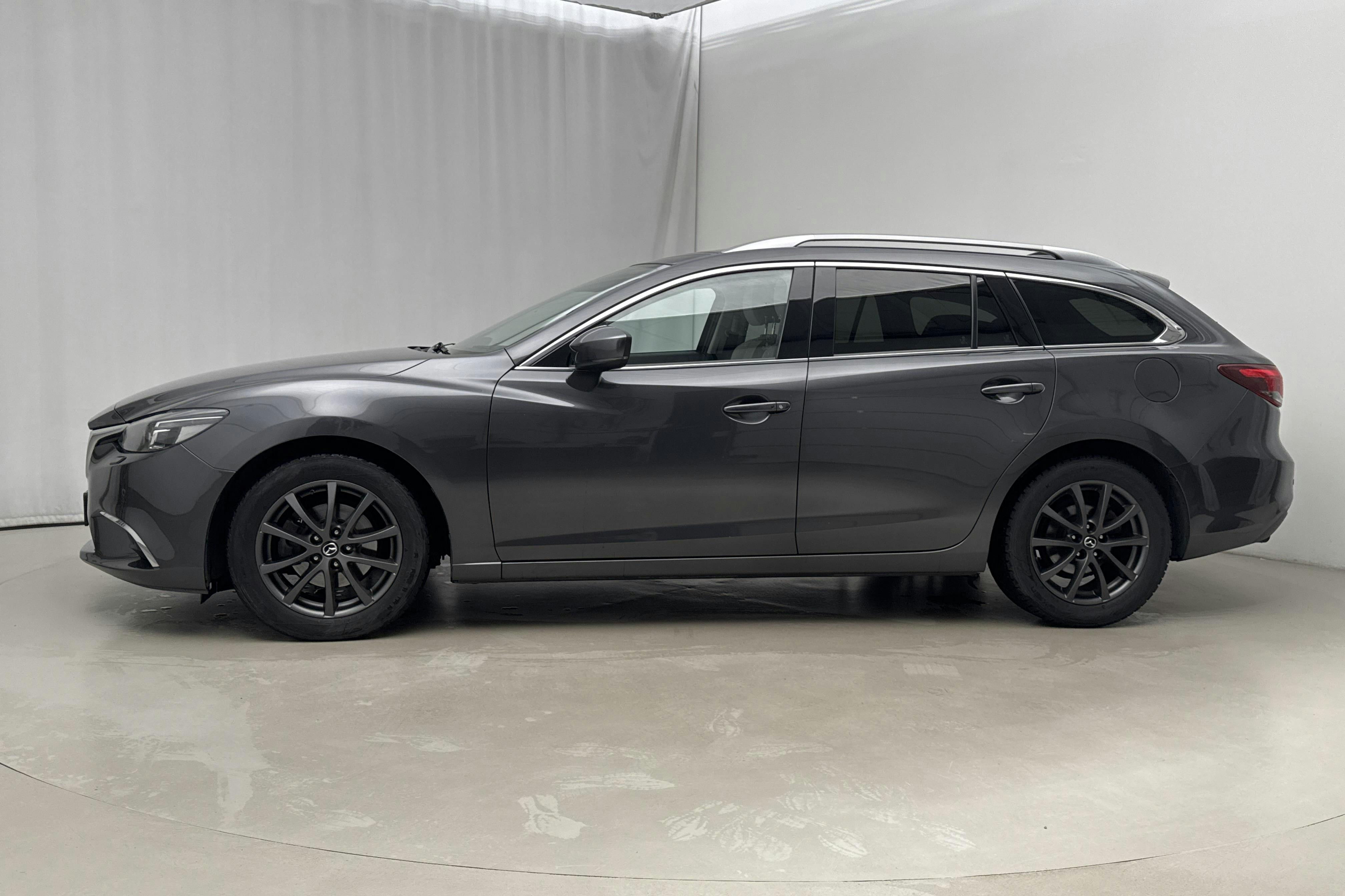 Presentationsfoto 2 av 18: Mazda 6 2.2 DE Kombi AWD (175hk) - 14 189 mil - Automat - grå - 2017