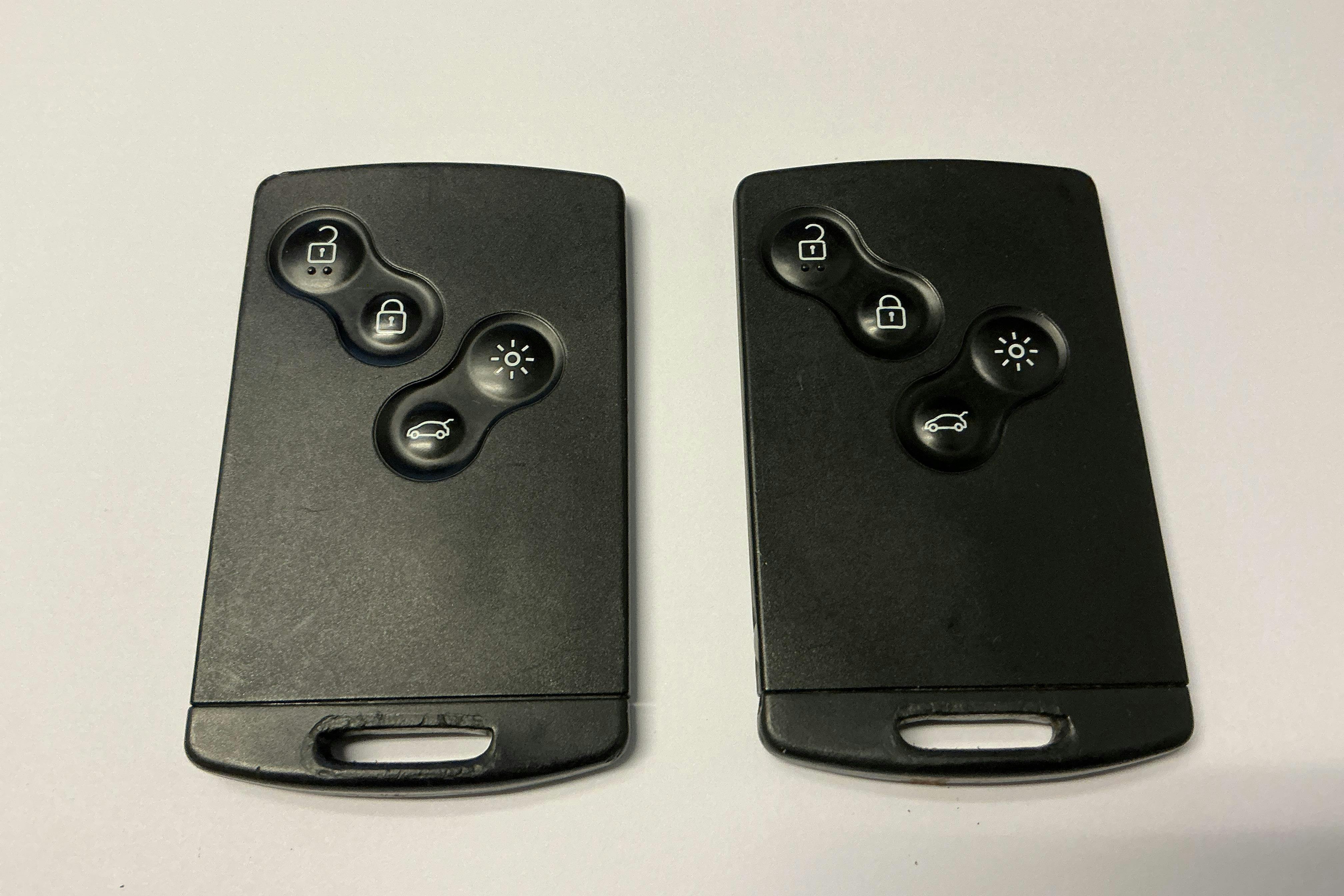 Presentation photo 14 of 14: Renault Clio IV 1.2 16V 5dr (75hk) - 84 990 km - Manual - white - 2016