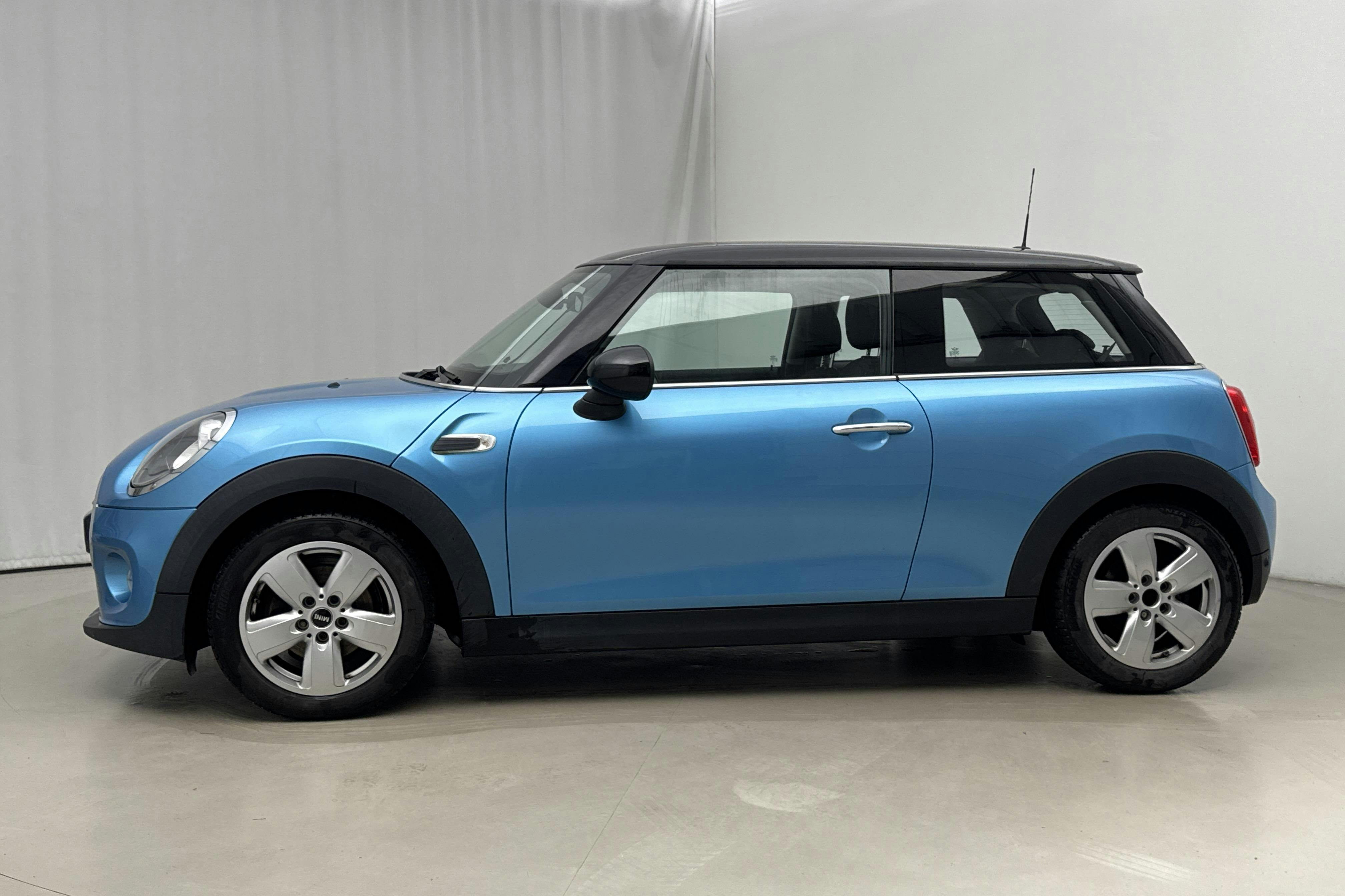 Presentationsfoto 2 av 17: MINI Cooper 3dr (136hk) - 7 067 mil - Manuell - blå - 2018