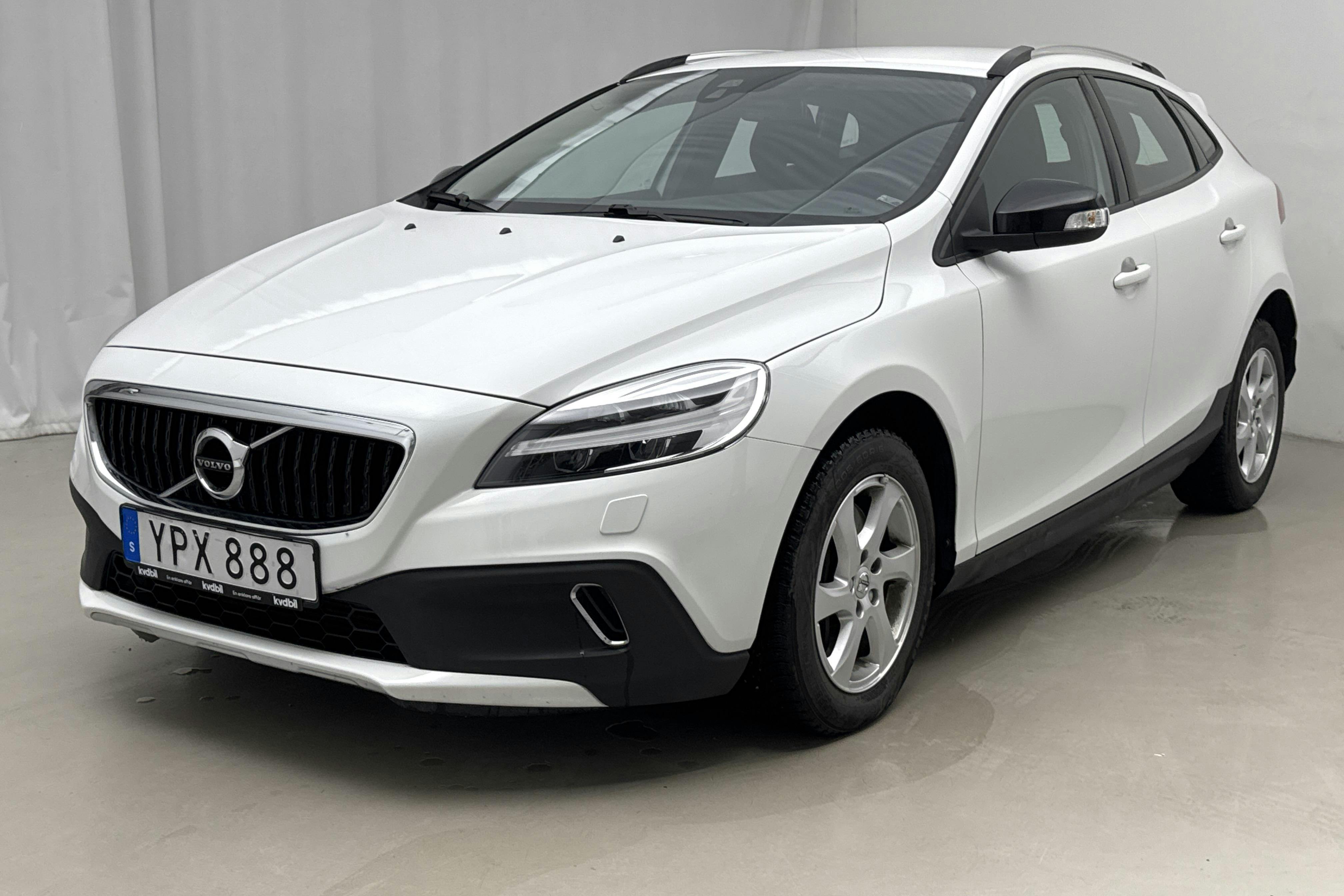 Esitlusfoto 1 aadressil 15: Volvo V40 Cross Country T3 (152hk) - 65 150 km - Automaatne - valge - 2019
