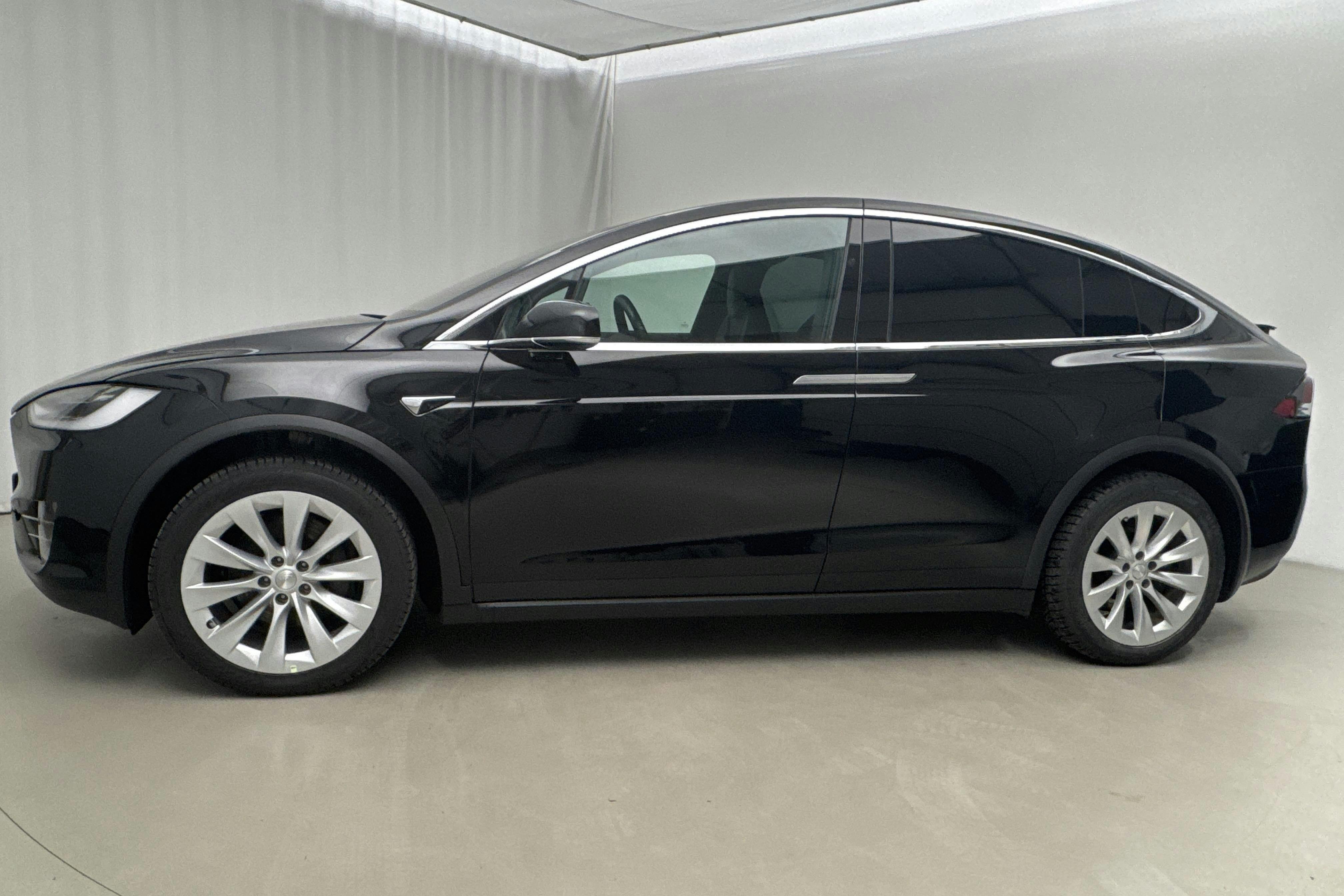Esittelykuva 2 osoitteesta 21: Tesla Model X Dual Motor Long Range AWD - 184 830 km - Automaattinen - musta - 2019