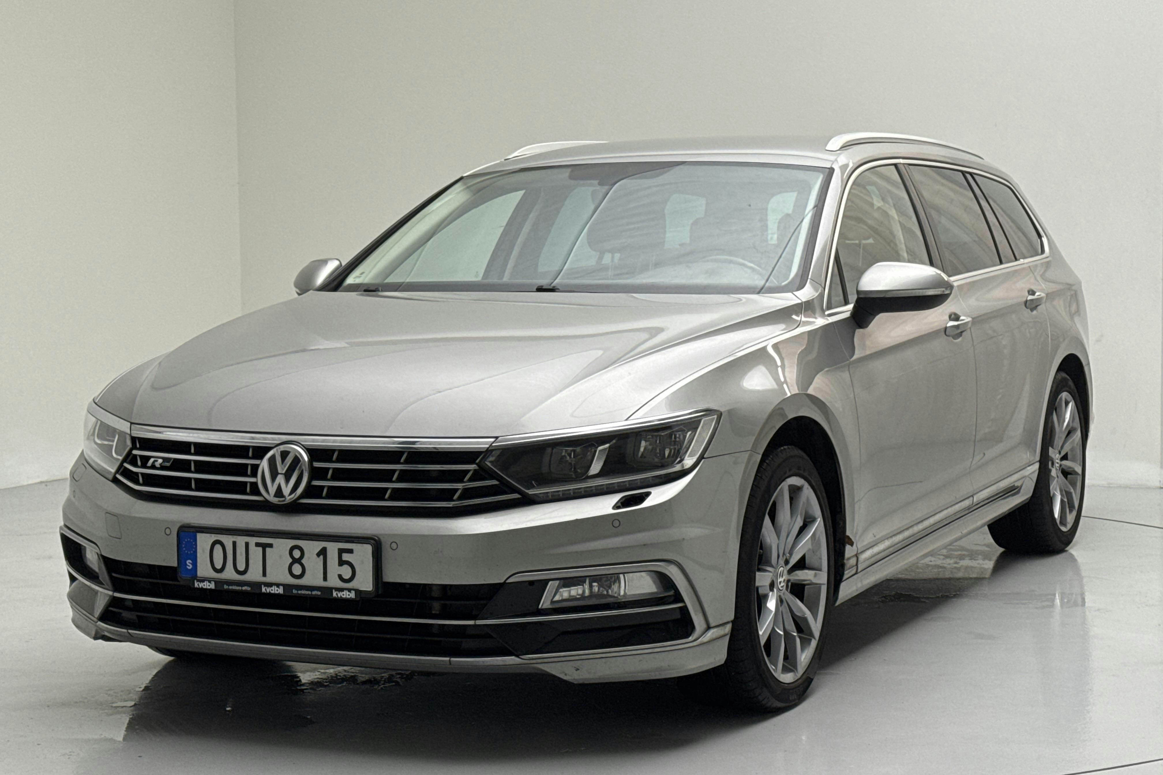 Presentationsfoto 1 av 13: VW Passat 2.0 TDI Sportscombi (190hk) - 16 778 mil - Automat - silver - 2017