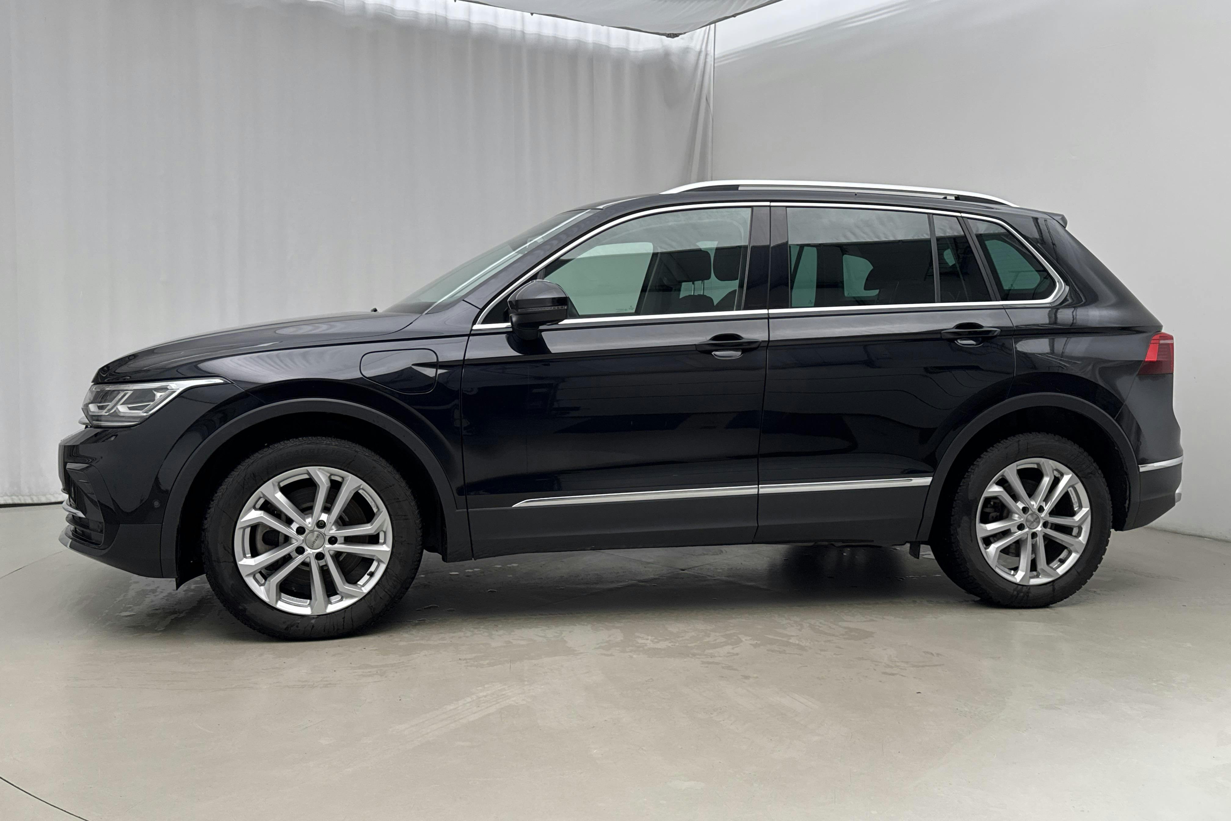 Presentation photo 2 of 21: VW Tiguan 1.4 TSI eHybrid (245hk) - 72 150 km - Automatic - black - 2022