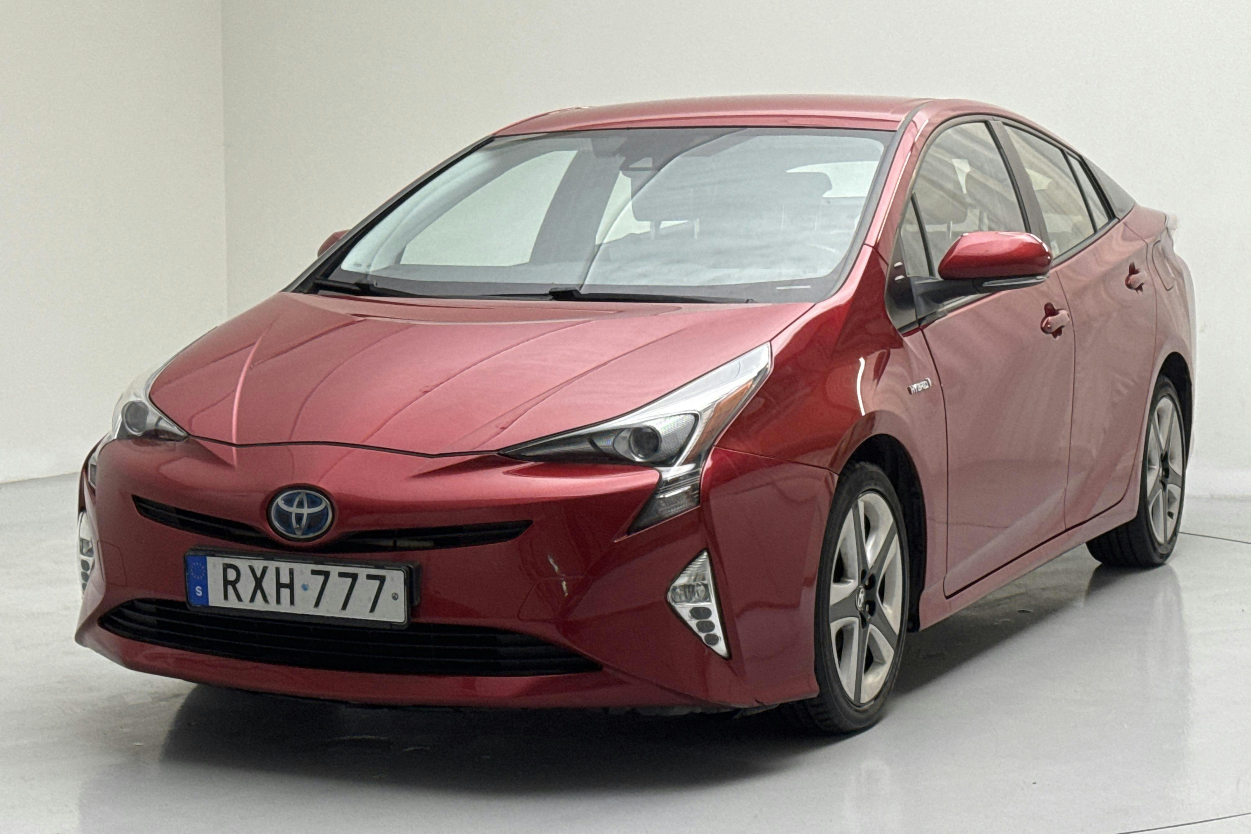 Presentation photo 1 of 12: Toyota Prius 1.8 HSD (99hk) - 109 350 km - Automatic - red - 2016