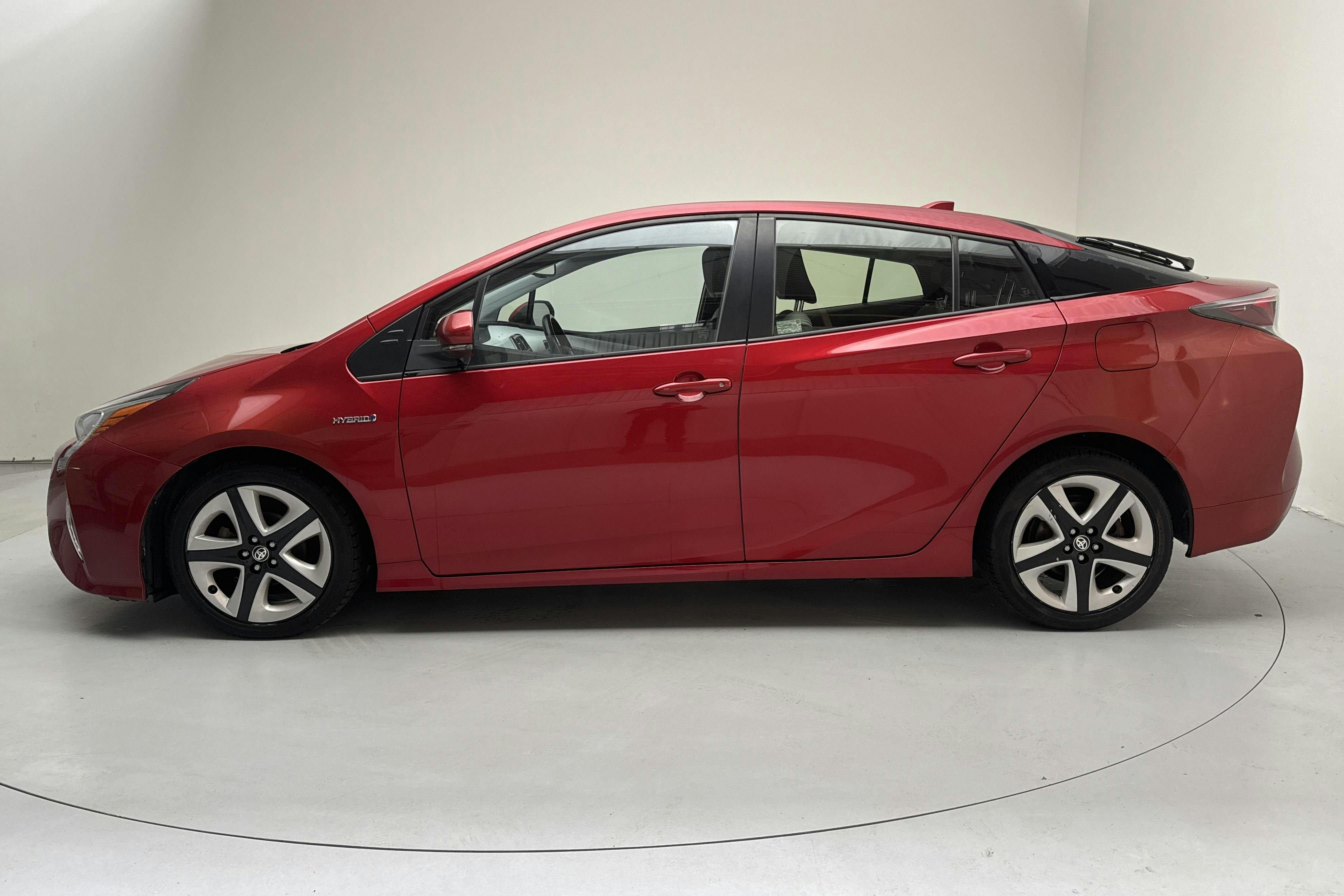 Presentation photo 2 of 12: Toyota Prius 1.8 HSD (99hk) - 109 350 km - Automatic - red - 2016