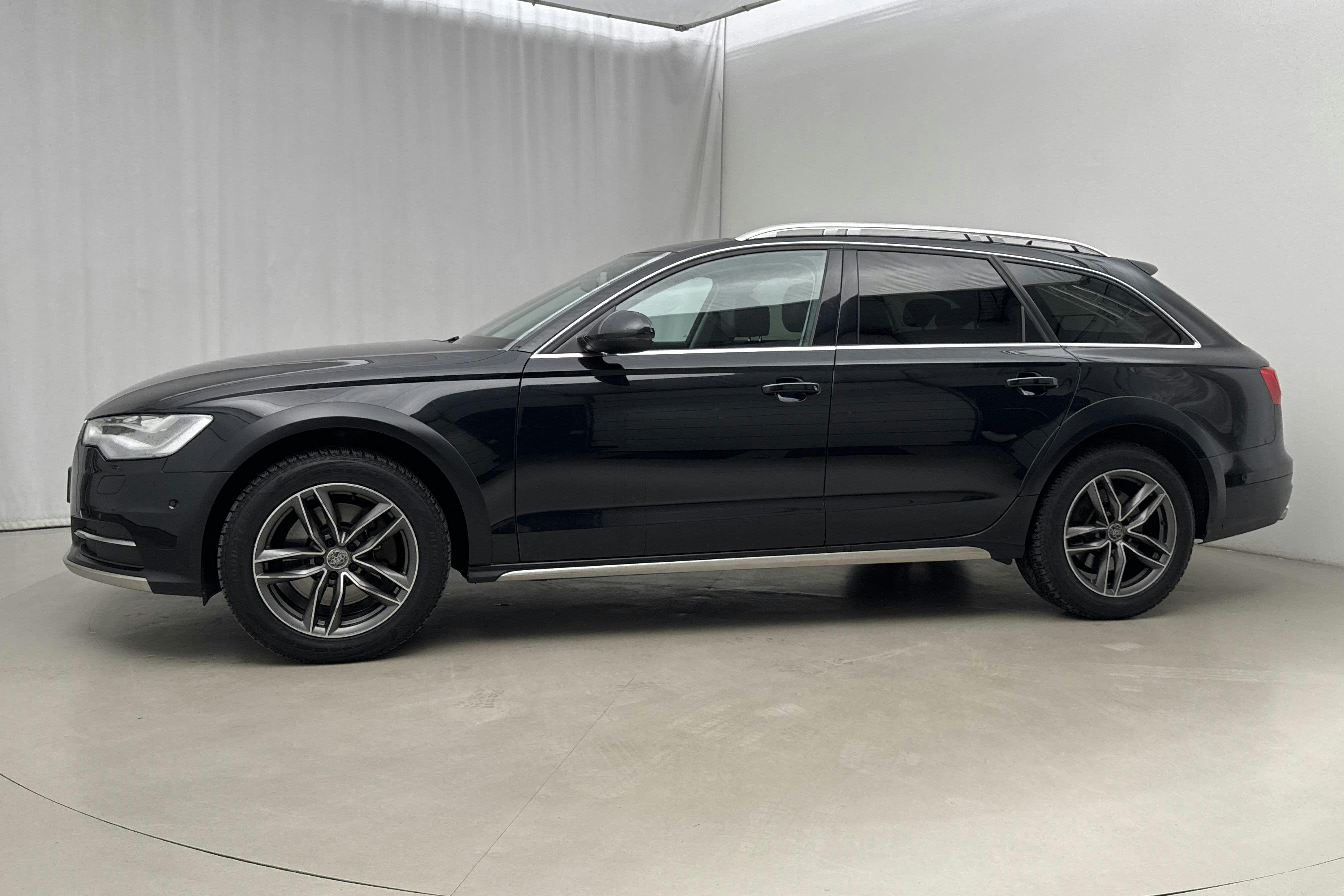 Presentationsfoto 2 av 22: Audi A6 Allroad 3.0 TDI quattro (204hk) - 15 623 mil - Automat - svart - 2014