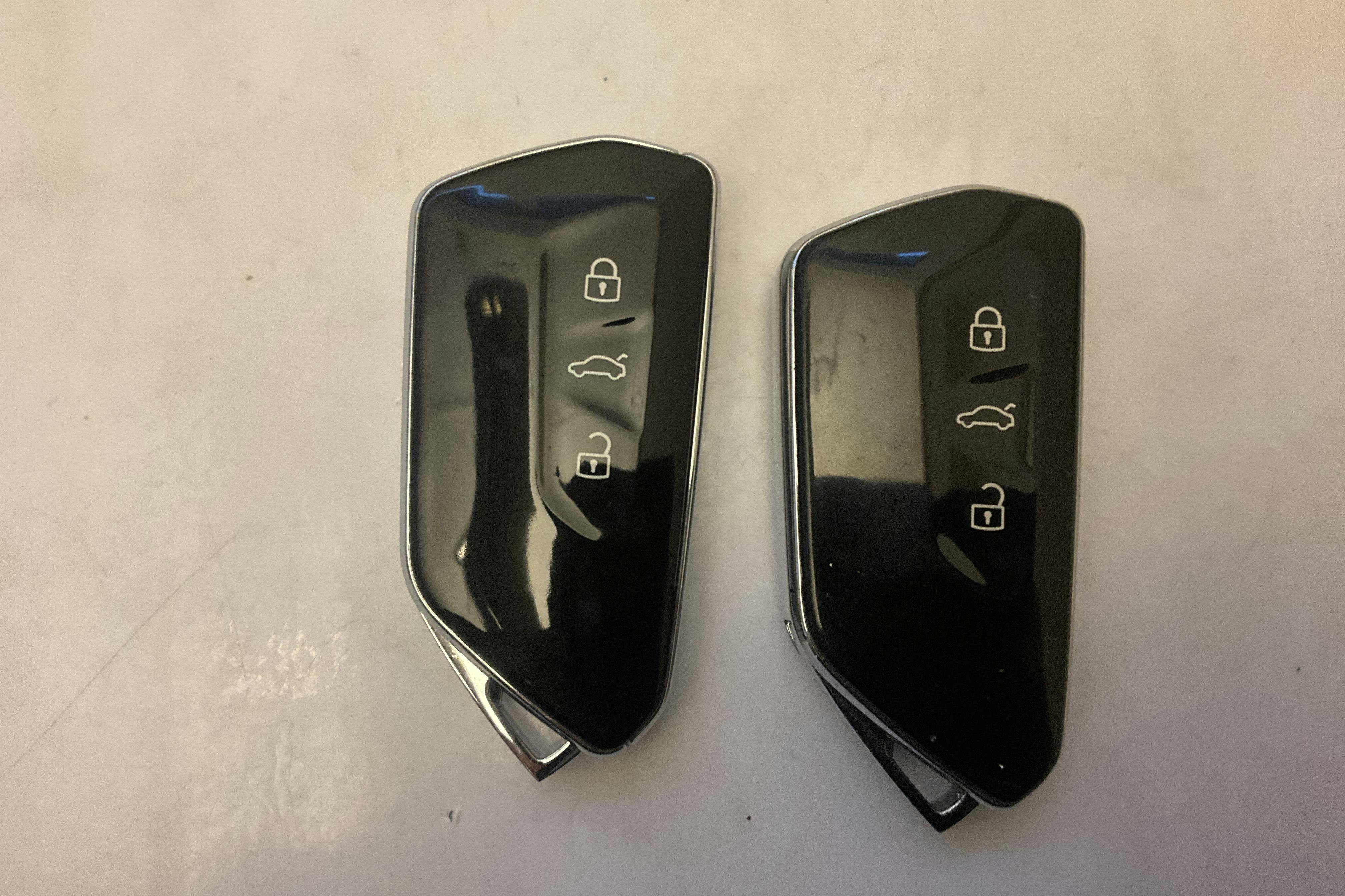 Präsentationsfoto 15 von 15: VW ID.4 77kWh (204hk) - 45 460 Kilometer - Verkaufsautomat - Weiß - 2023