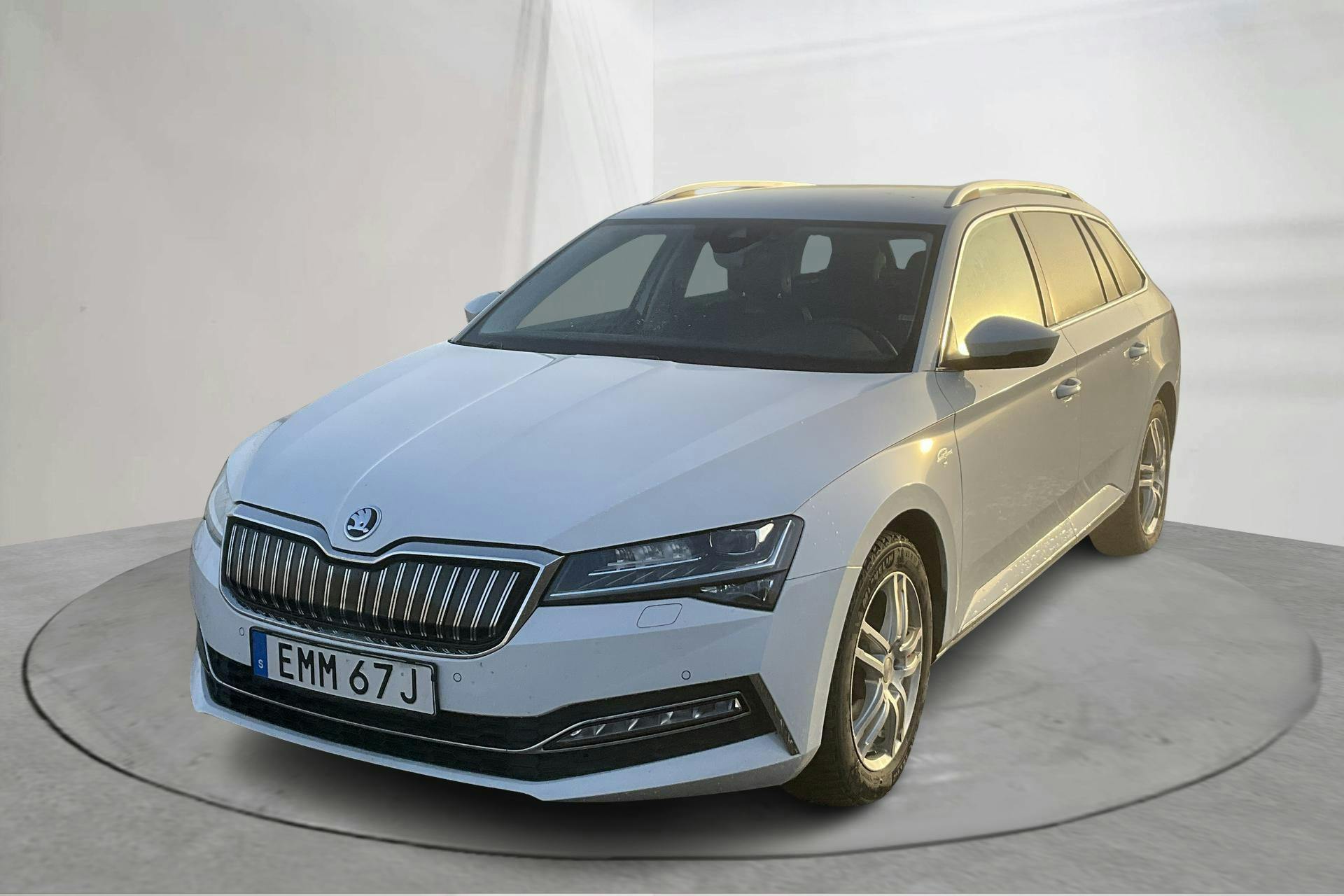 Presentation photo 1 of 18: Skoda Superb 1.4 TSI PHEV Kombi (218hk) - 117 340 km - Automatic - white - 2022