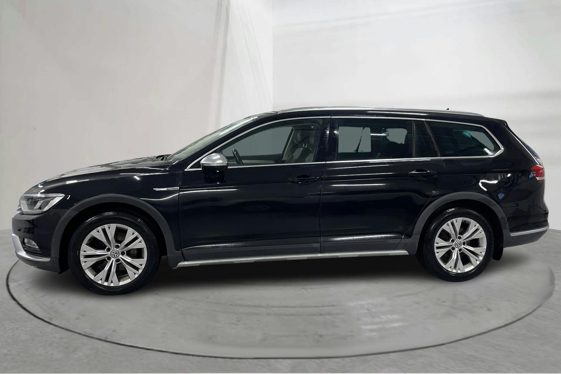 Presentationsfoto 2 av 15: VW Passat Alltrack 2.0 TDI 4MOTION (190hk) - 14 163 mil - Automat - svart - 2017