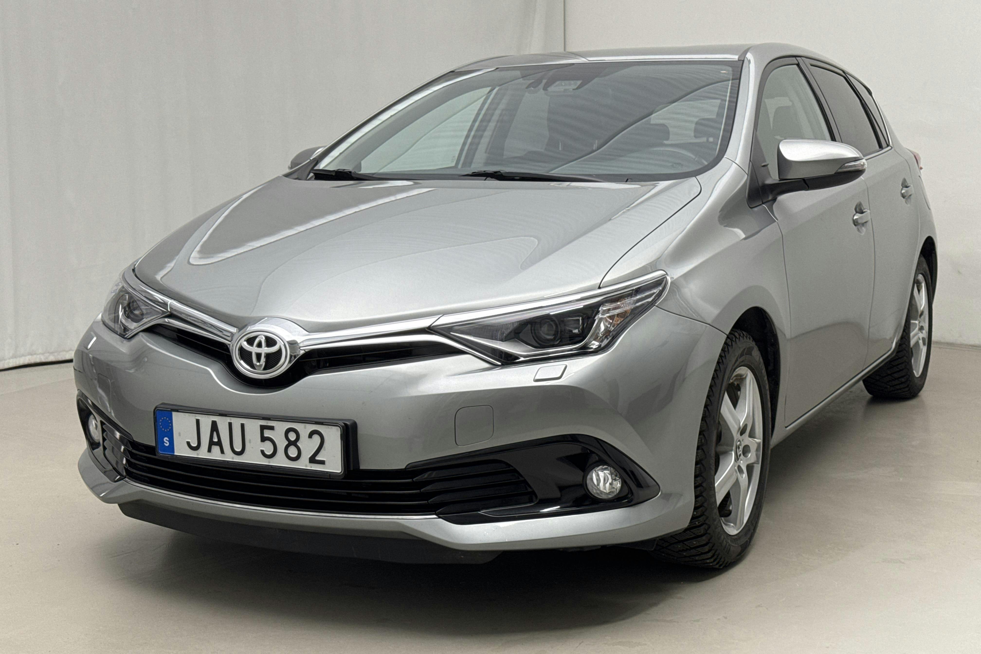 Toyota Auris 1.2T 5dr (116hk) - 2 841 mil - Manuell - Light Grey - 2015