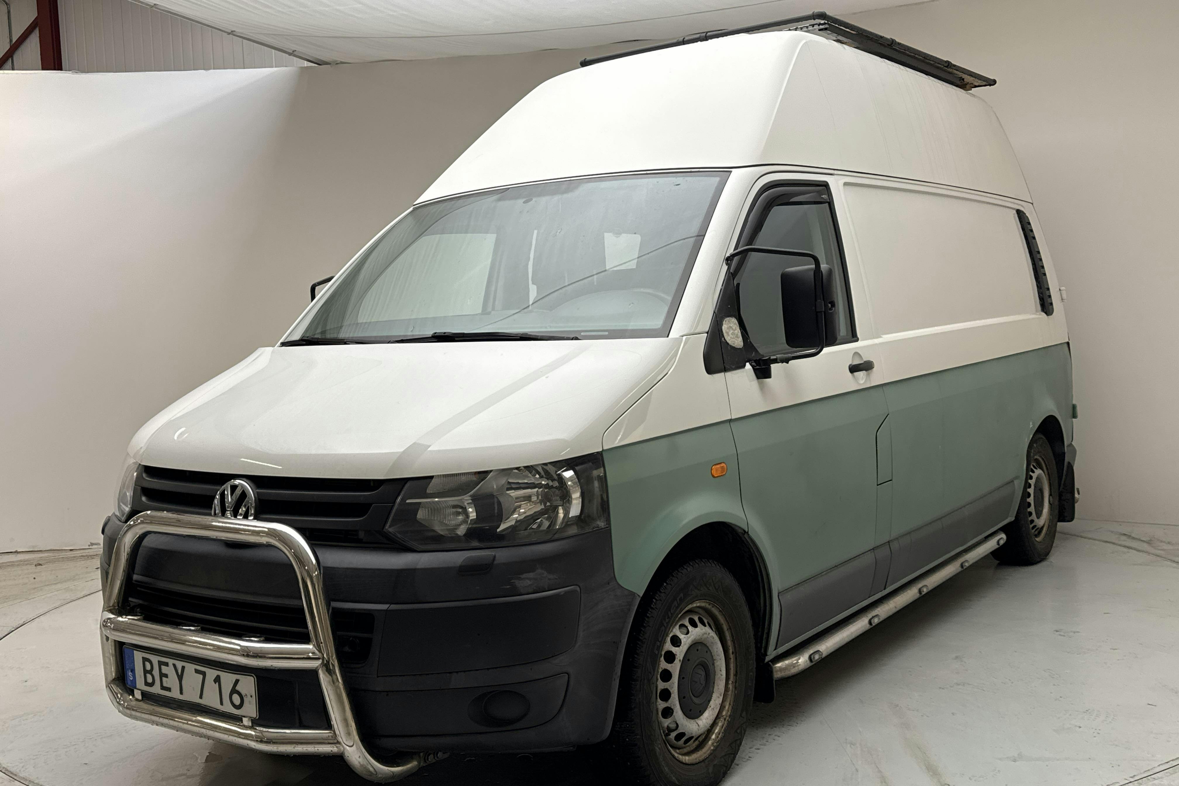 Presentation photo 1 of 12: VW Transporter T5 2.0 TDI "Campingbilsämne" - 230 090 km - Automatic - white - 2014