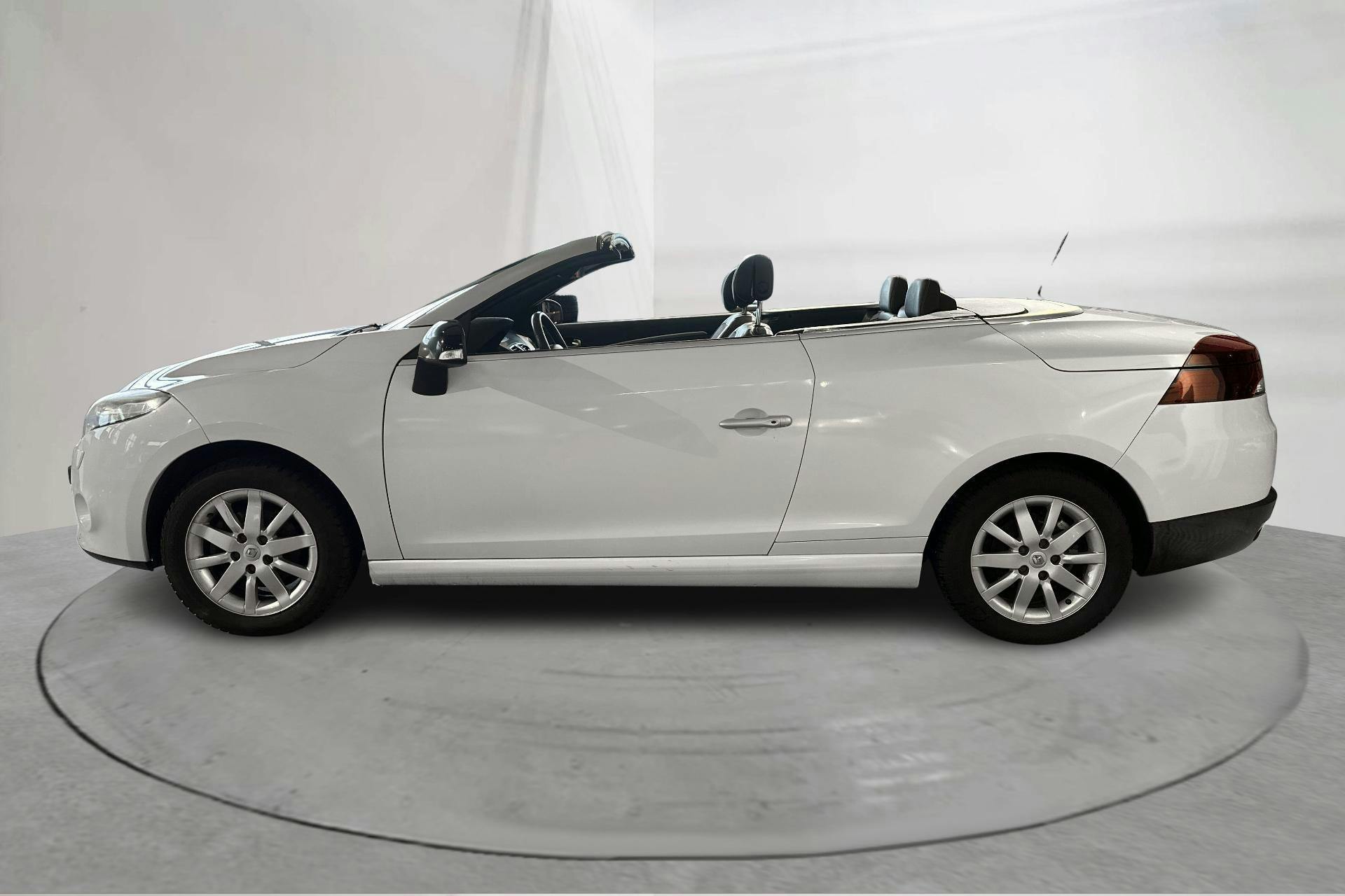 Esittelykuva 2 osoitteesta 17: Renault Mégane Phas III 1.4 TCe Cabriolet (130hk) - 234 690 km - Manuaalinen - valkoinen - 2011