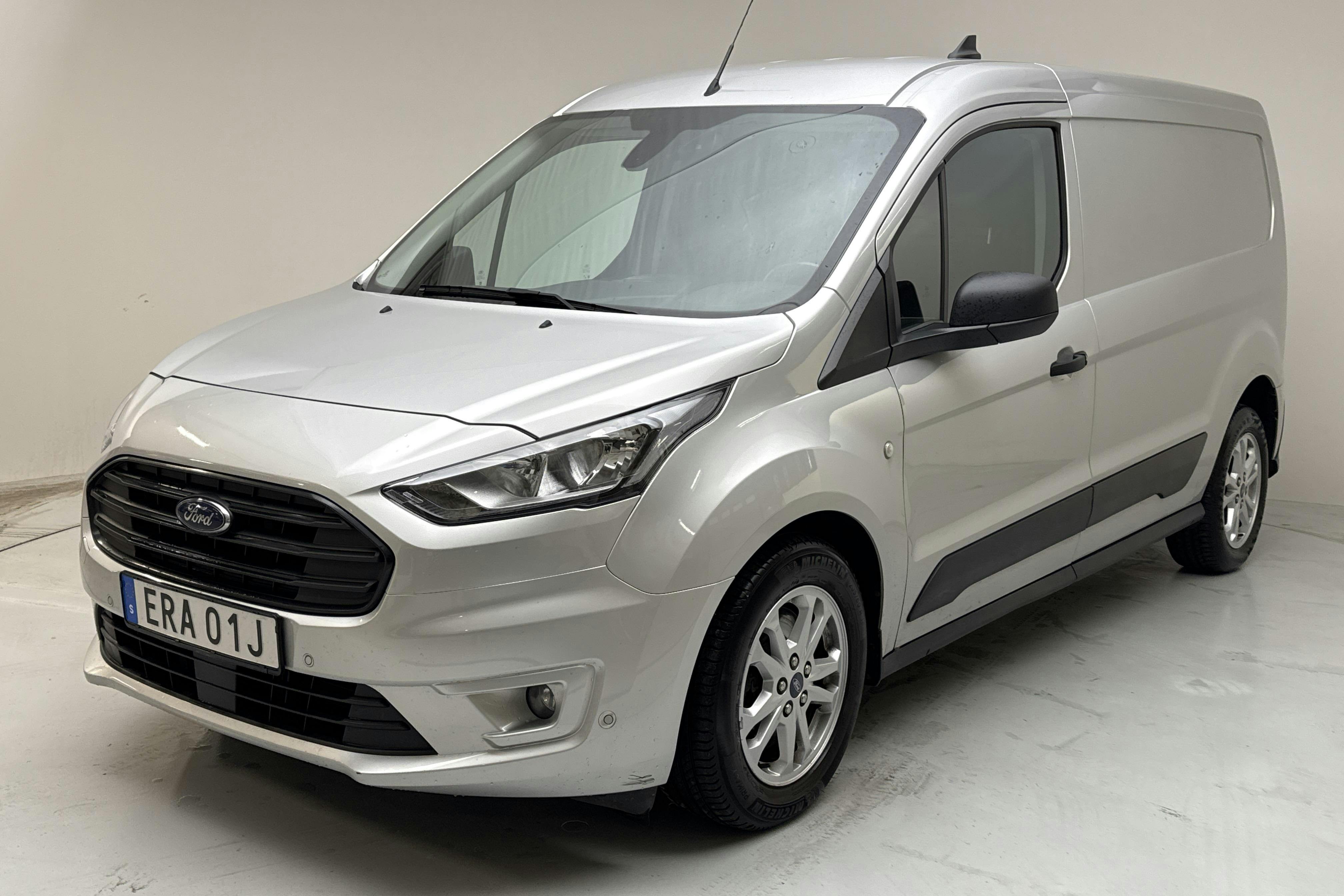 Presentationsfoto 1 av 12: Ford Transit Connect 1.5 EcoBlue (100hk) - 6 095 mil - Manuell - grå - 2023