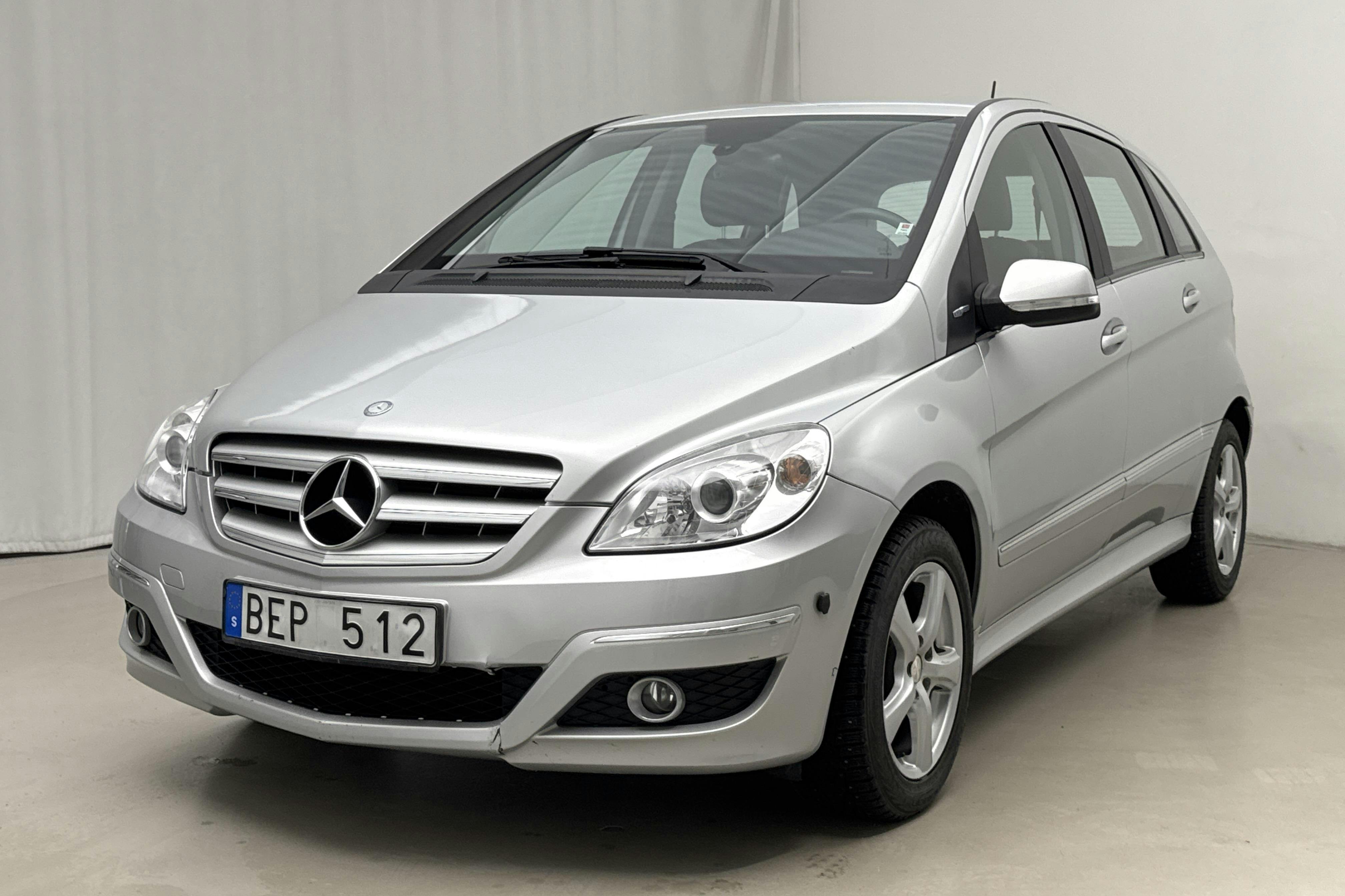 Presentation photo 1 of 18: Mercedes B 180 NGT BlueEfficiency (116hk) - 63 360 km - Manual - silver - 2010