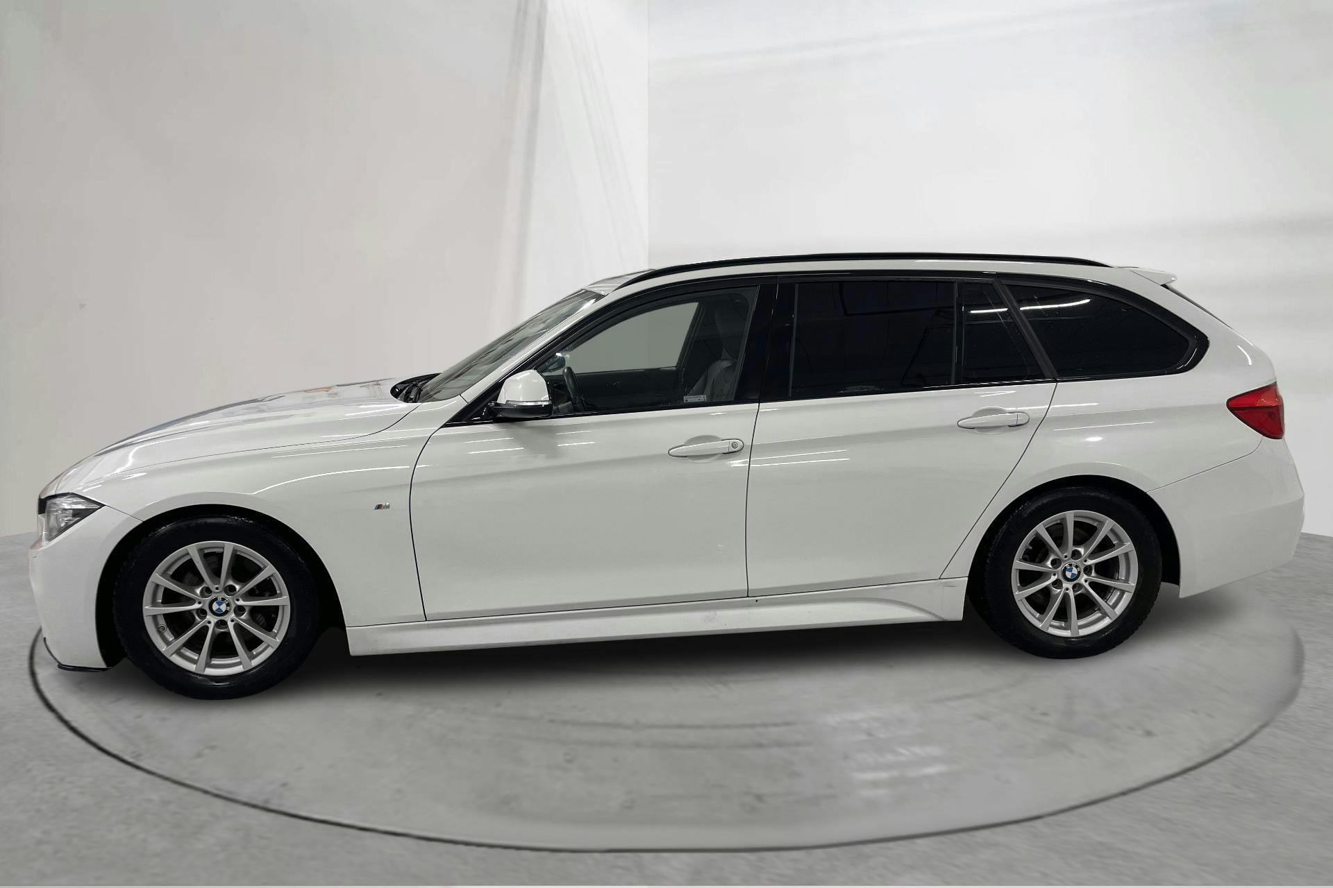 Presentationsfoto 2 av 15: BMW 320d xDrive Touring, F31 (190hk) - 17 412 mil - Automat - vit - 2018