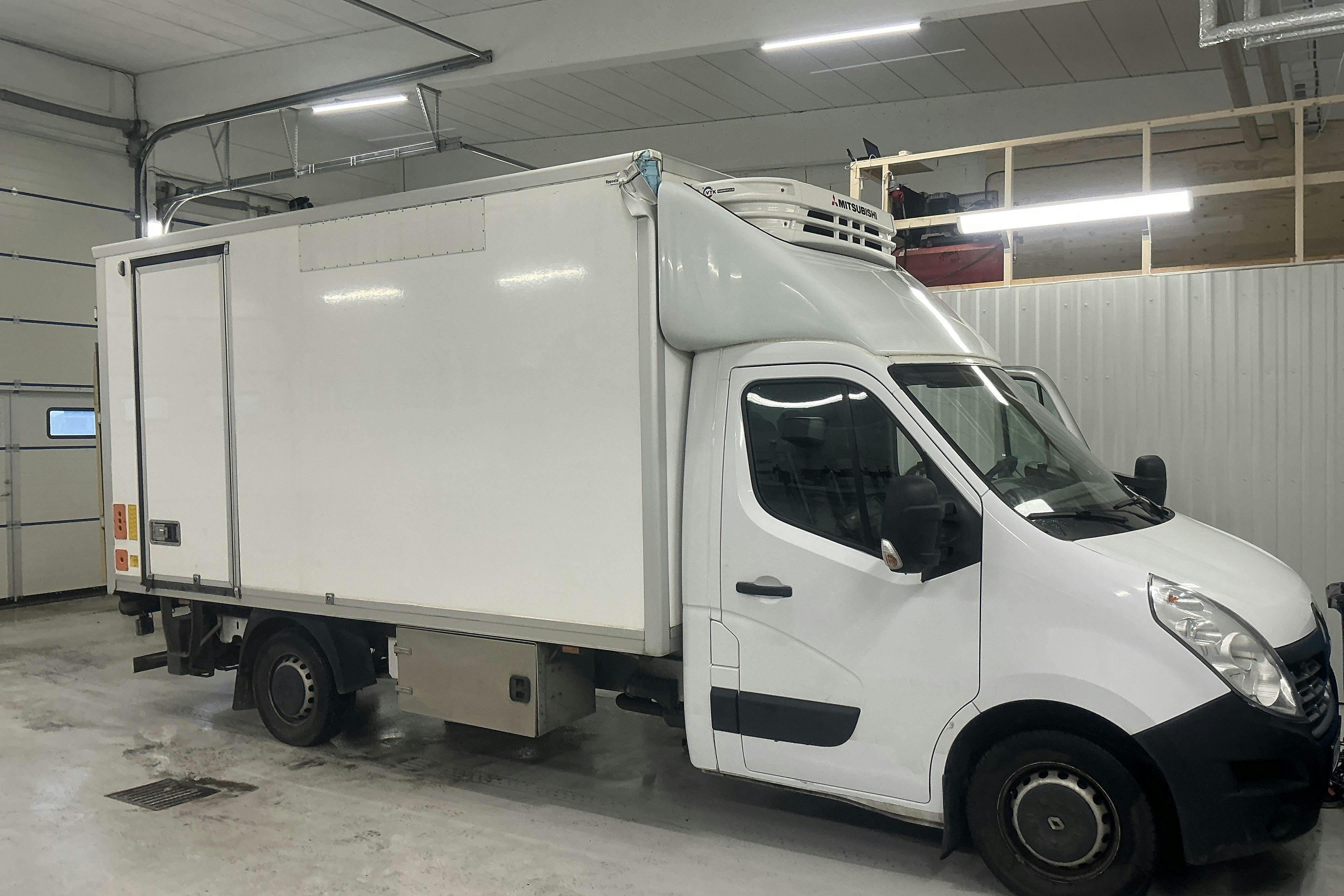 Presentation photo 2 of 19: Renault Master 2.3 dCi Volymskåp 2WD (170hk) - 195 320 km - Automatic - white - 2018