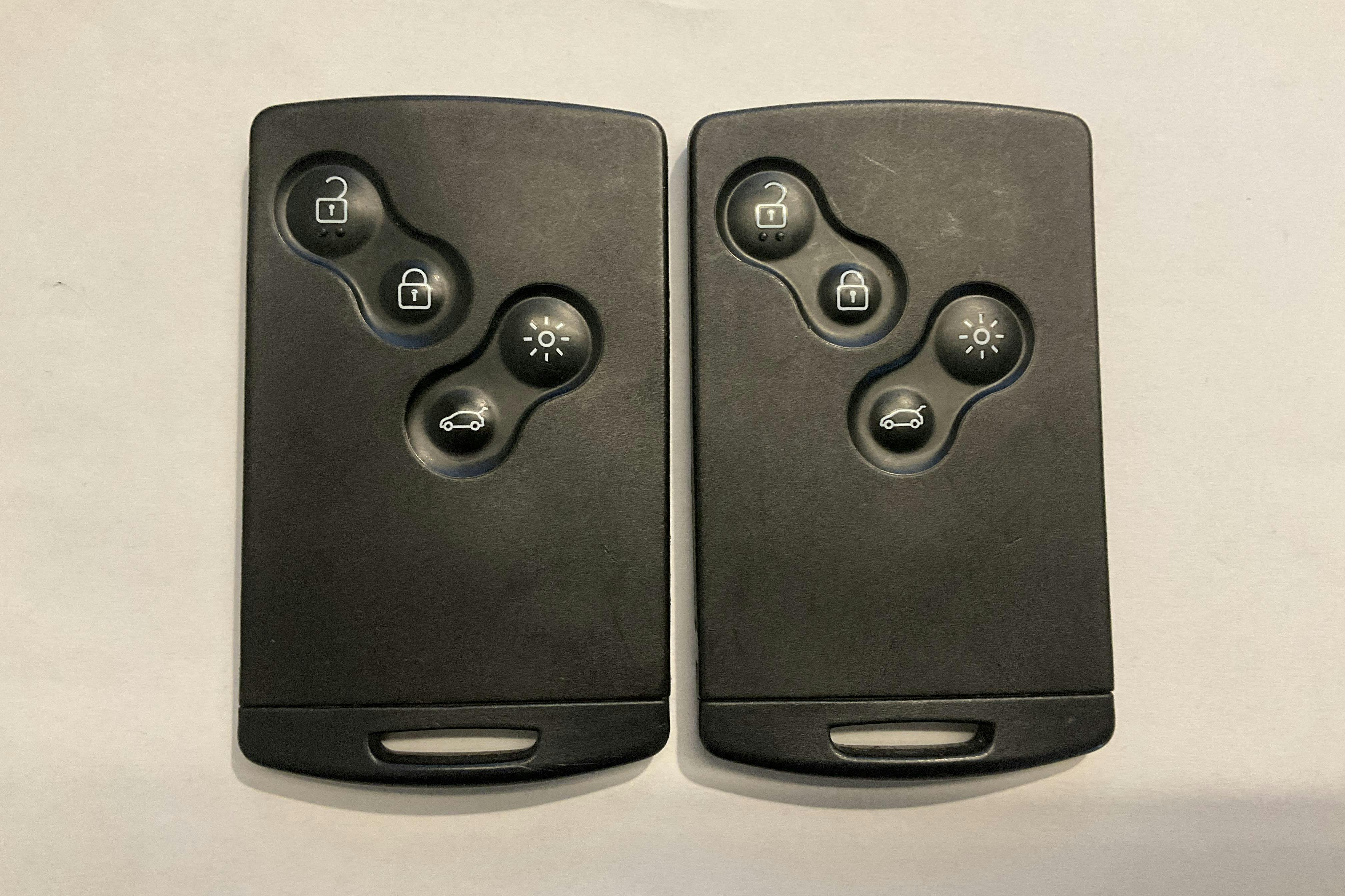 Presentationsfoto 13 av 13: Renault Clio IV 0.9 TCe 90 5dr (90hk) - 6 640 mil - Manuell - Dark Red - 2018