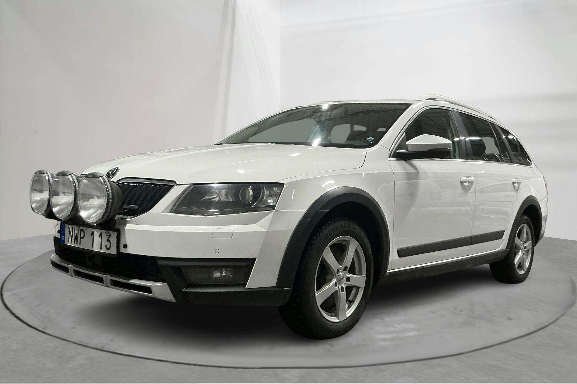 Esitlusfoto 1 aadressil 16: Skoda Octavia Scout II 1.8 TSI 4X4 (180hk) - 251 810 km - Automaatne - valge - 2015