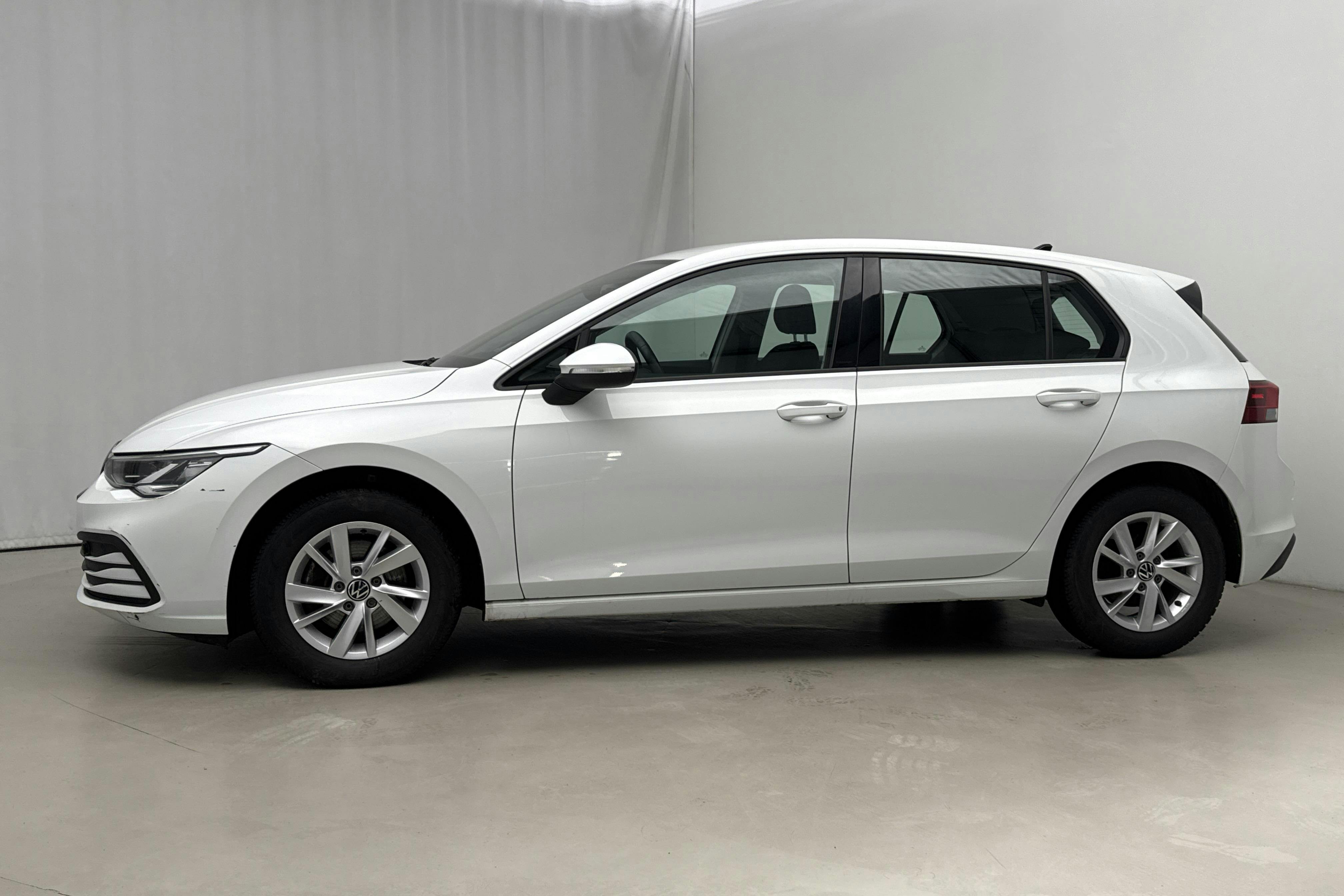 Presentation photo 2 of 18: VW Golf VIII TGI 5dr (130hk) - 42 550 km - Automatic - white - 2021