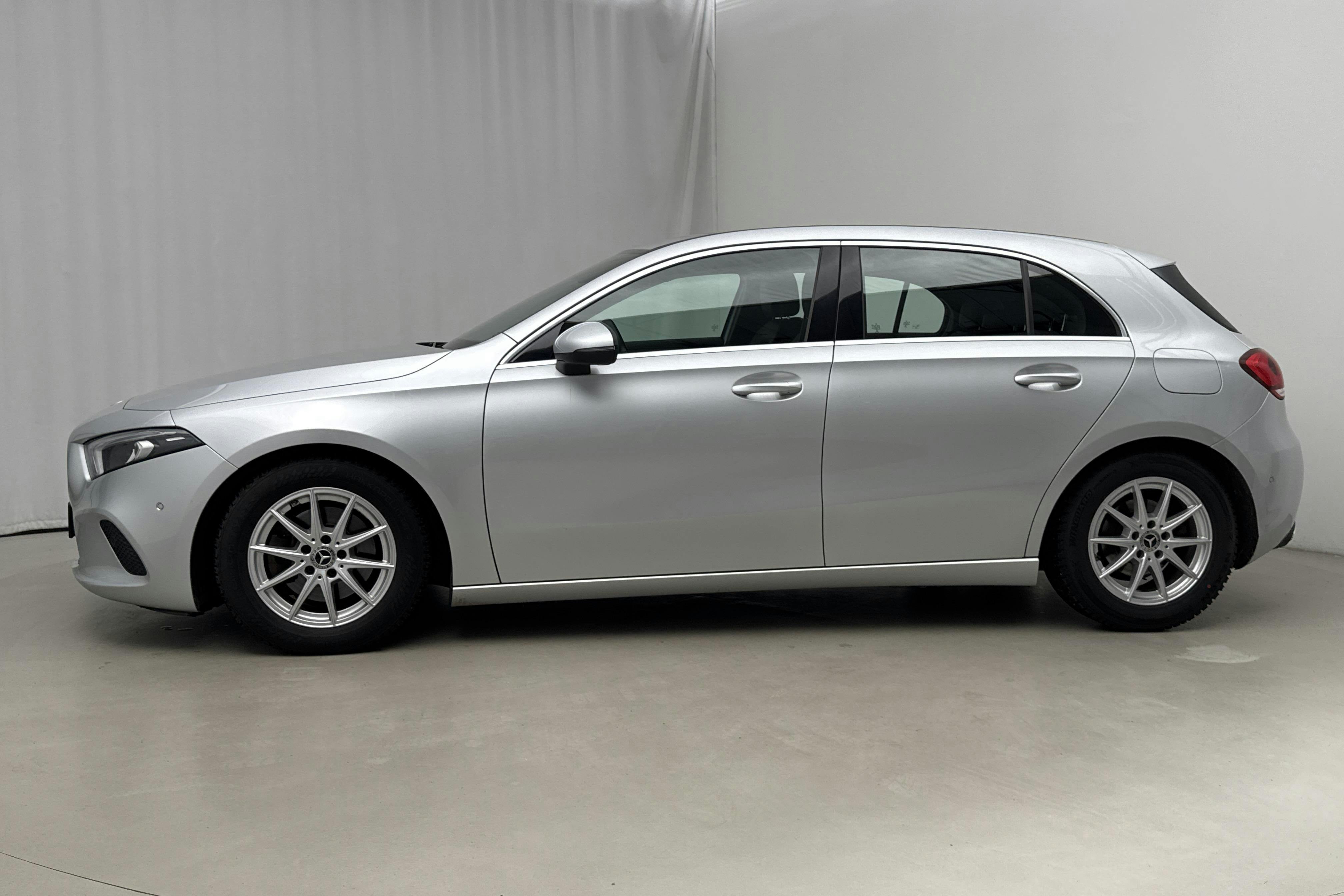 Presentationsfoto 2 av 19: Mercedes A 200 5dr W177 (163hk) - 8 607 mil - Automat - silver - 2018