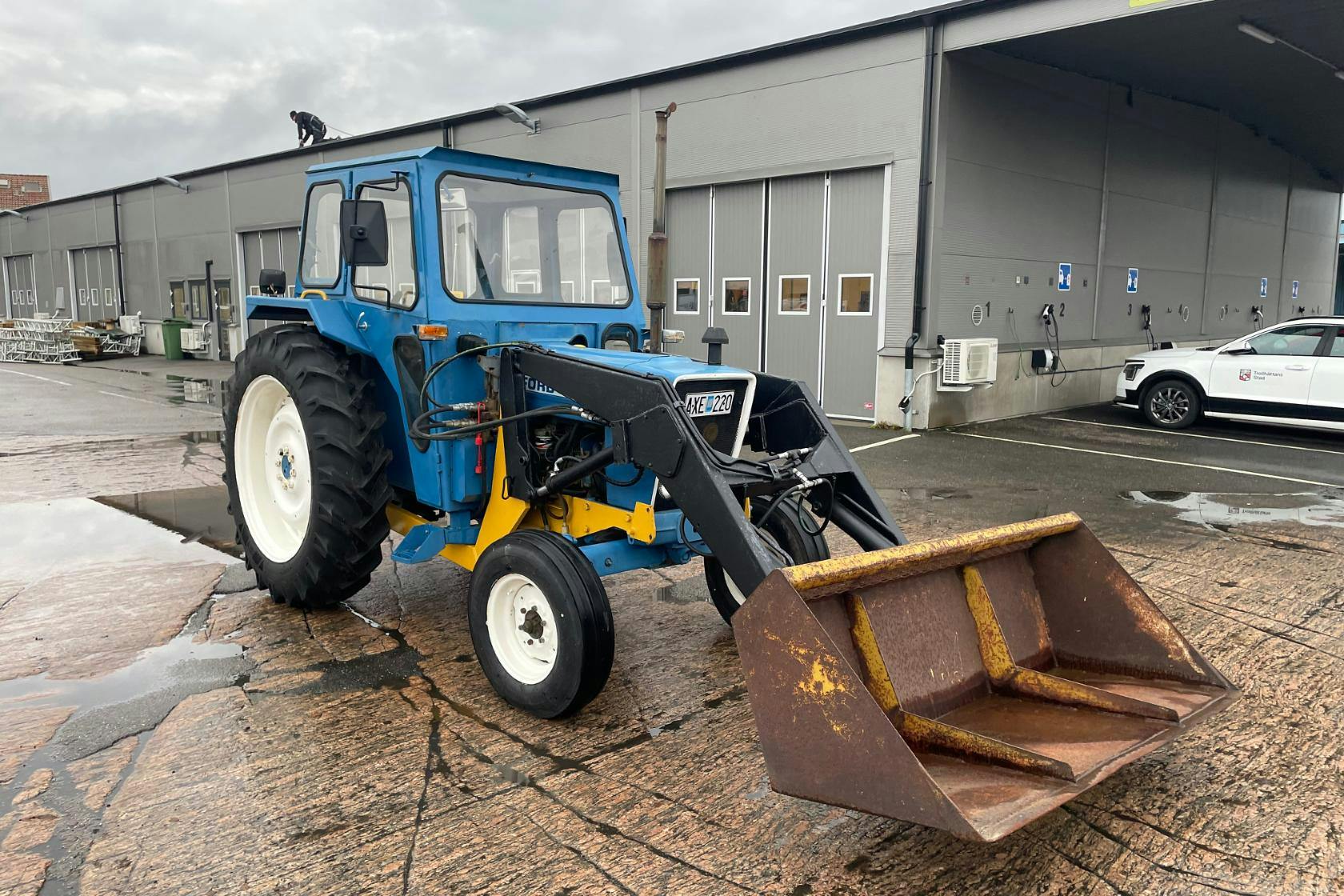 Presentation photo 2 of 40: FORD 4600 -  - Manual - blue - 1977