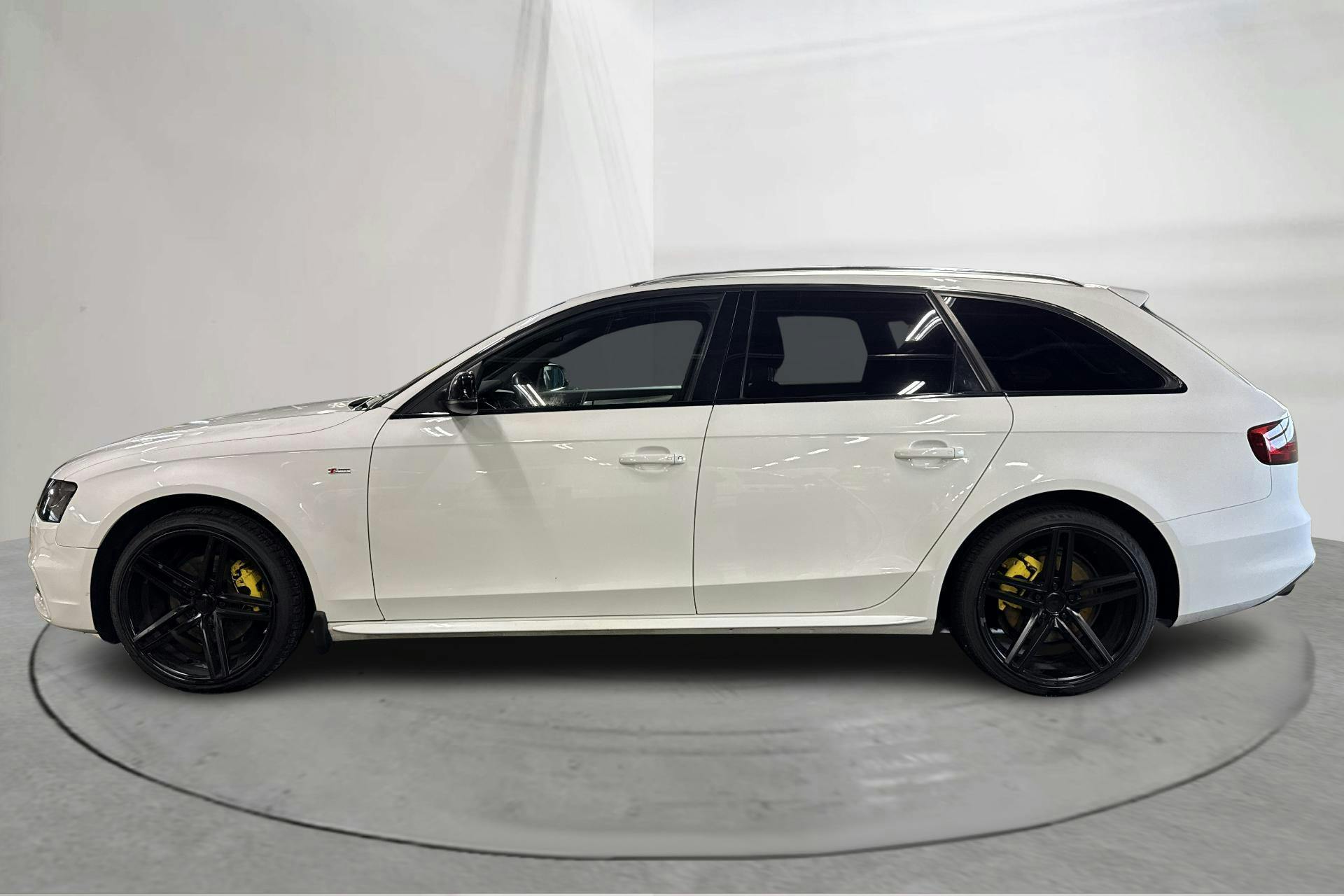Presentationsfoto 2 av 13: Audi A4 2.0 TDI Avant quattro (177hk) - 15 036 mil - Automat - vit - 2014