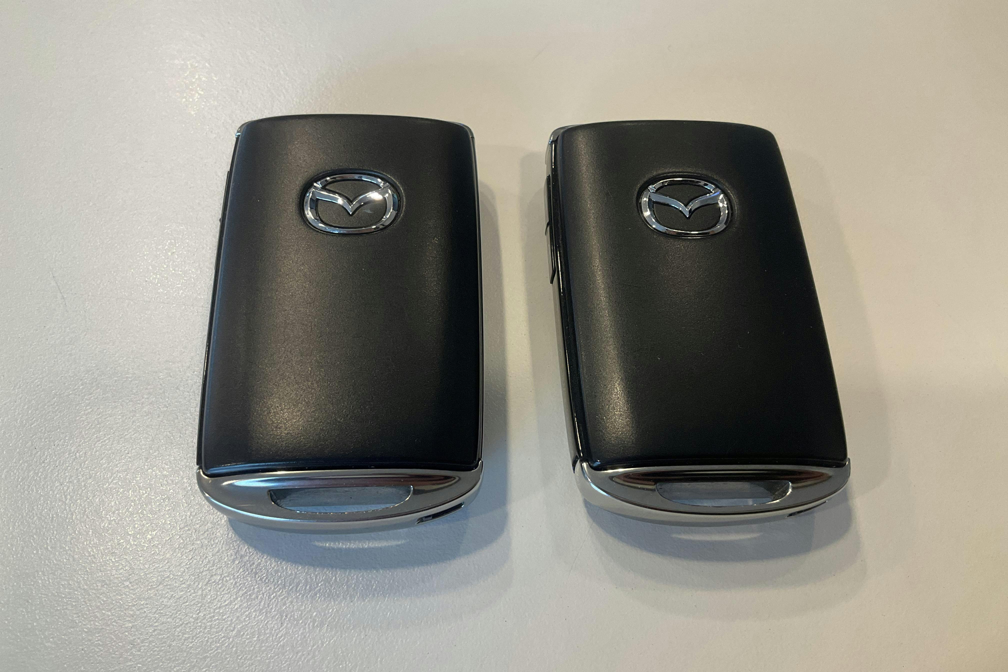 Presentation photo 21 of 21: Mazda MX-30 e-Skyactiv (145hk) - 22 540 km - Automatic - white - 2022