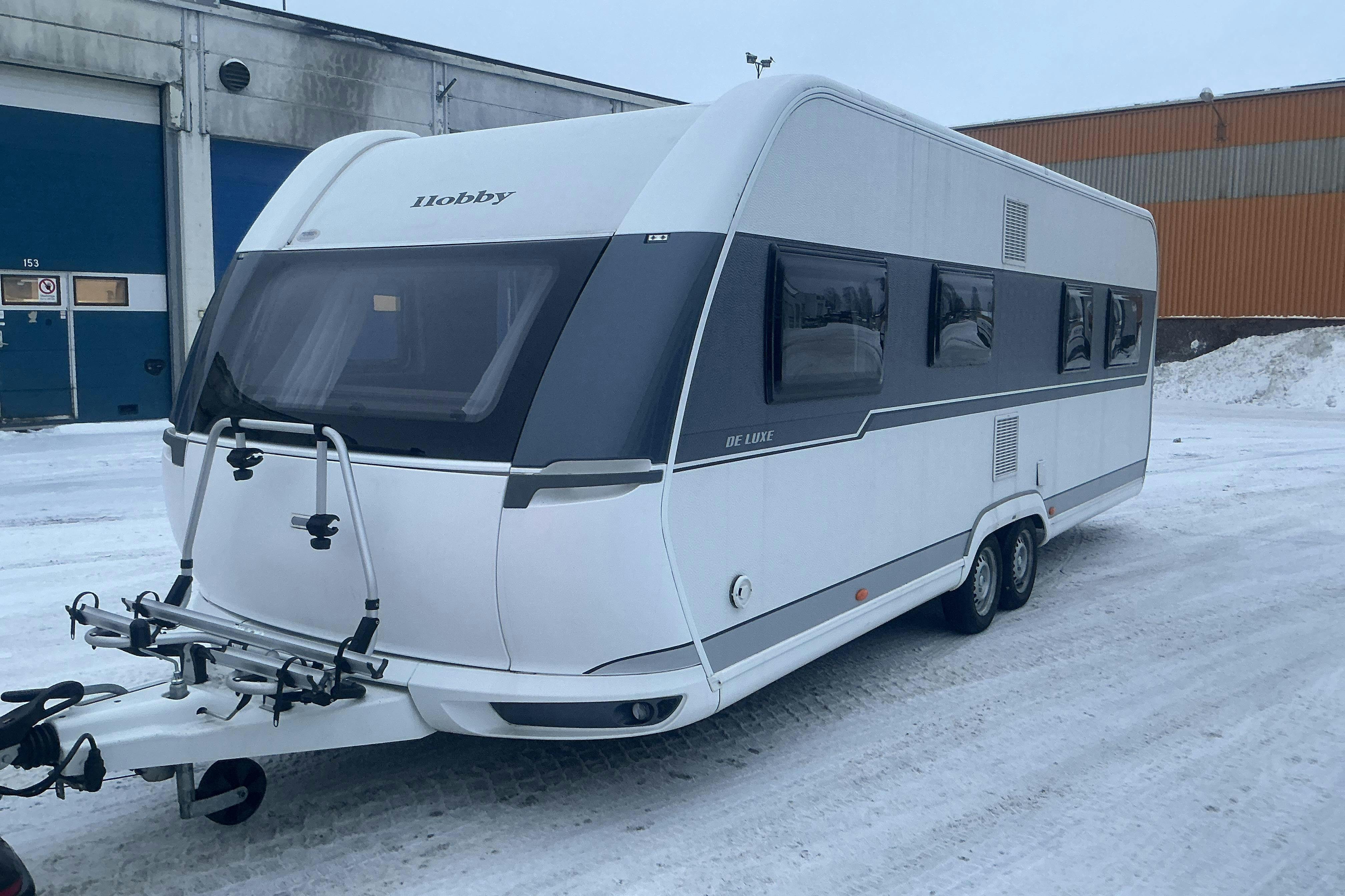 Presentationsfoto 1 av 24: Hobby 650 KFU DE LUXE Husvagn med AC & Förtält mm - 0 km - 2020