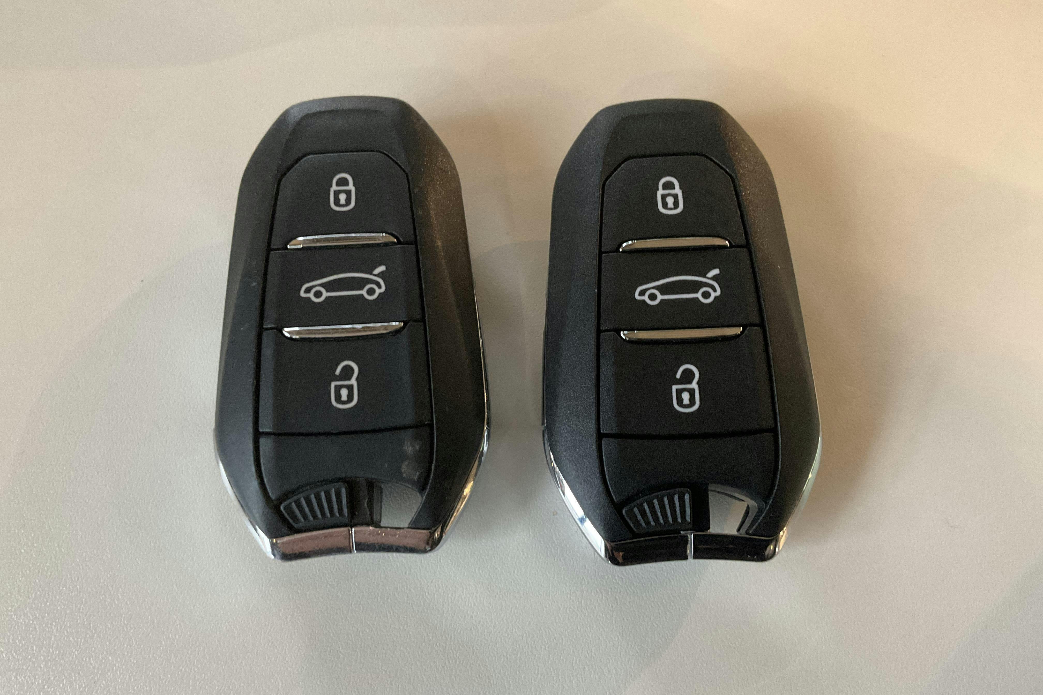 Presentation photo 13 of 13: Opel Mokka-e (136hk) - 43 870 km - Automatic - black - 2022