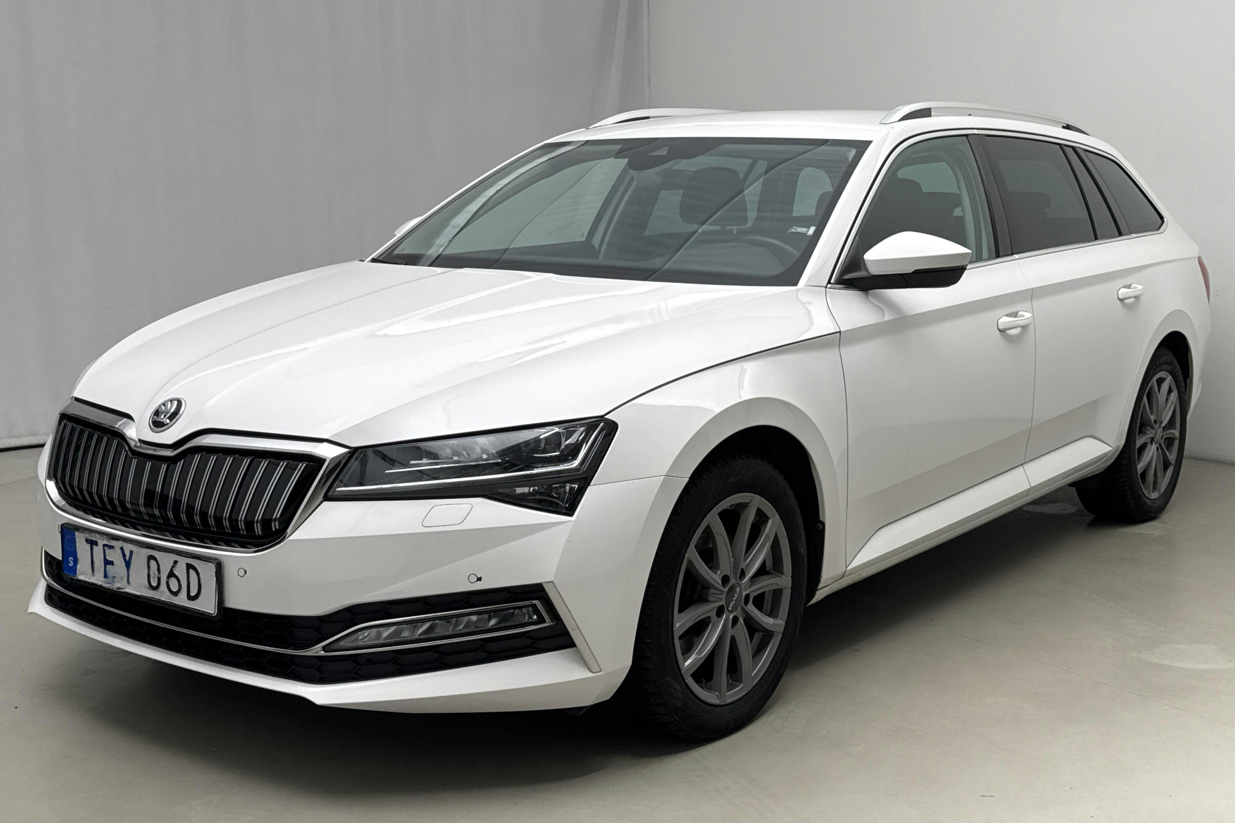 Skoda Superb 1.4 TSI PHEV Kombi (218hk) - 11 543 mil - Automat - vit - 2021