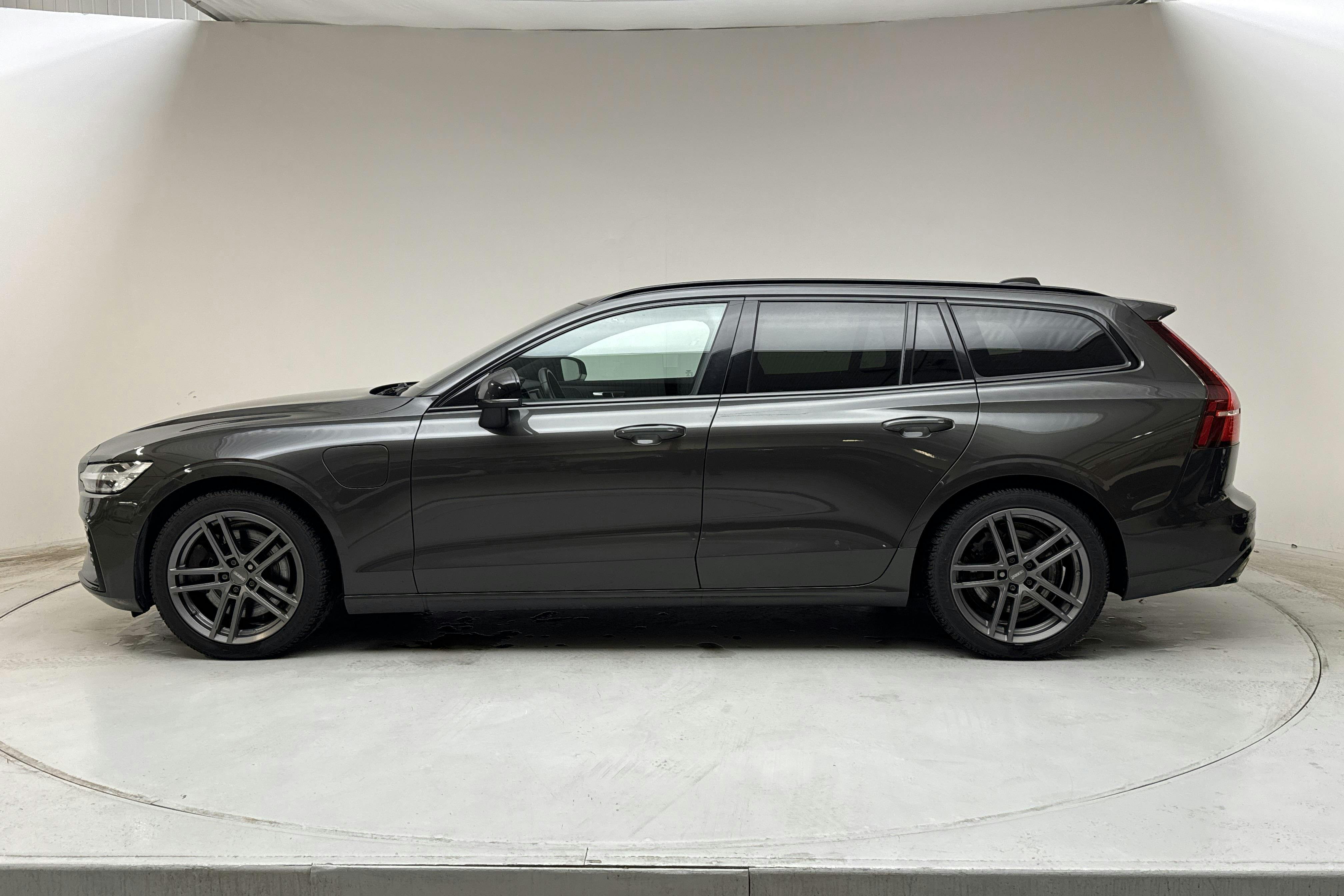 Esittelykuva 2 osoitteesta 18: Volvo V60 T6 AWD Twin Engine (340hk) - 89 830 km - Automaattinen - Dark Grey - 2022