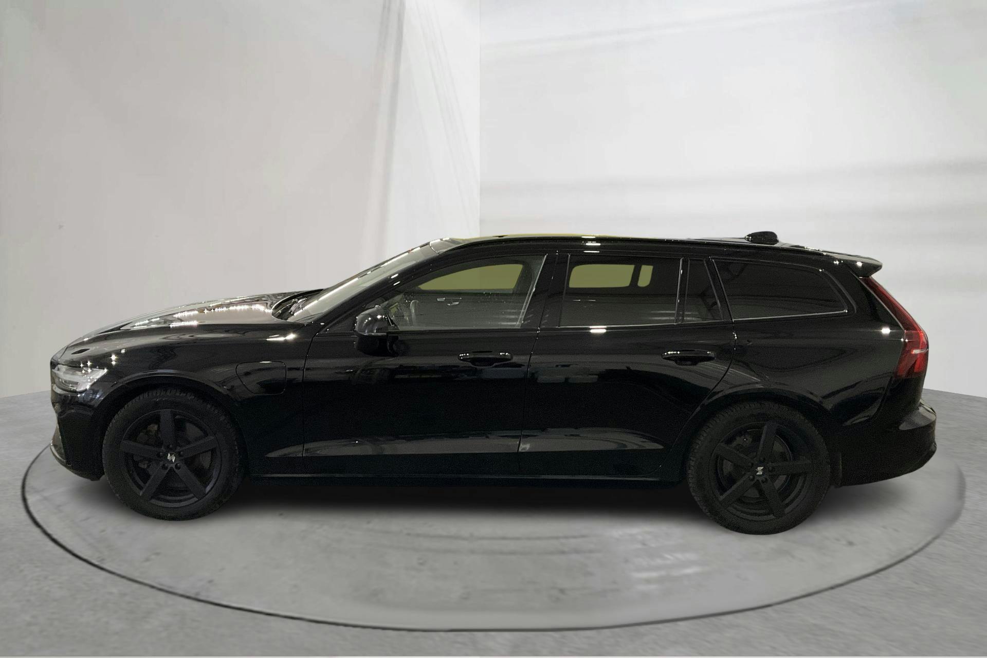 Esittelykuva 2 osoitteesta 16: Volvo V60 T6 AWD Recharge (350hk) - 95 410 km - Automaattinen - musta - 2023