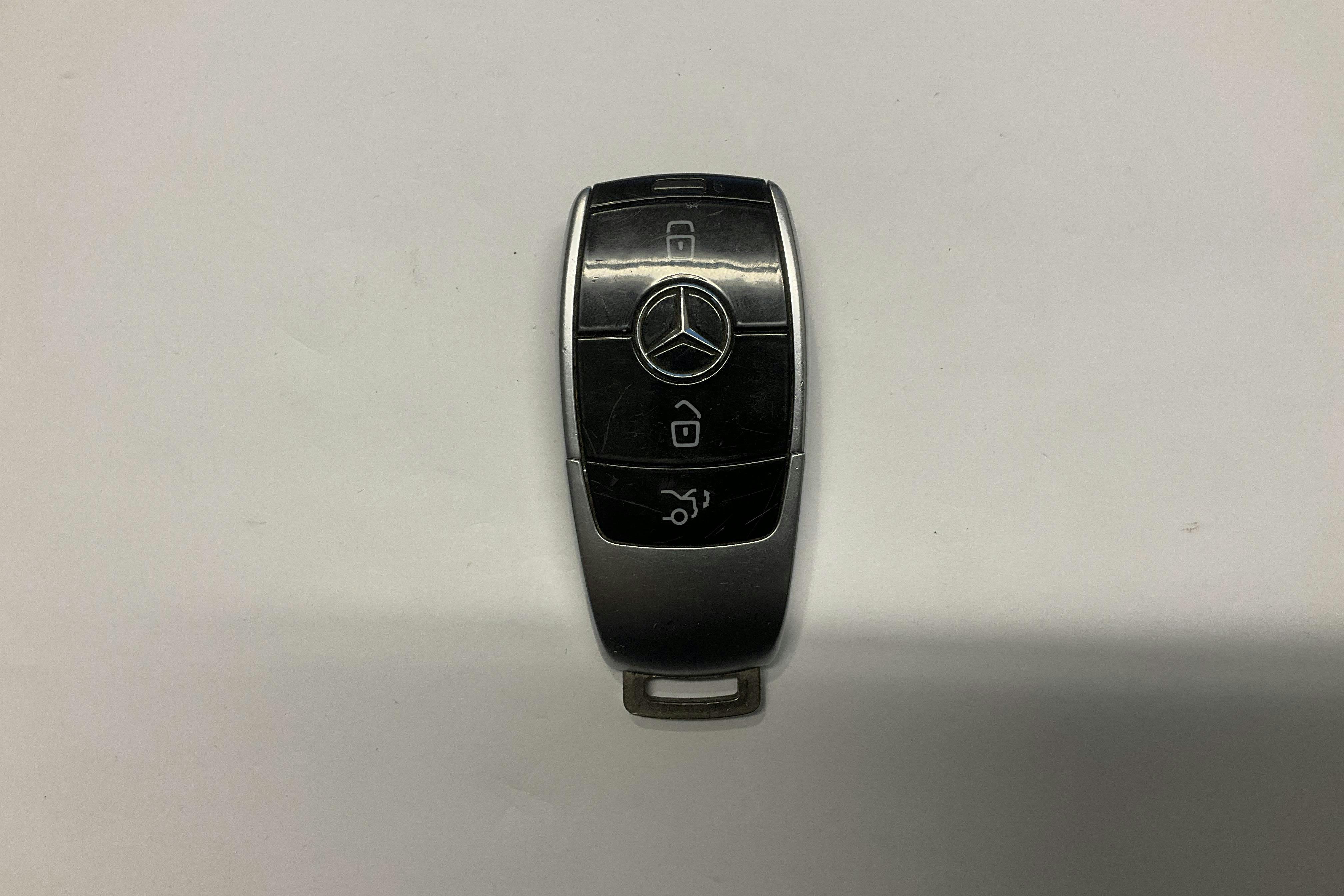 Presentation photo 13 of 13: Mercedes E 220 d Kombi S213 (194hk) - 99 210 km - Automatic - white - 2017