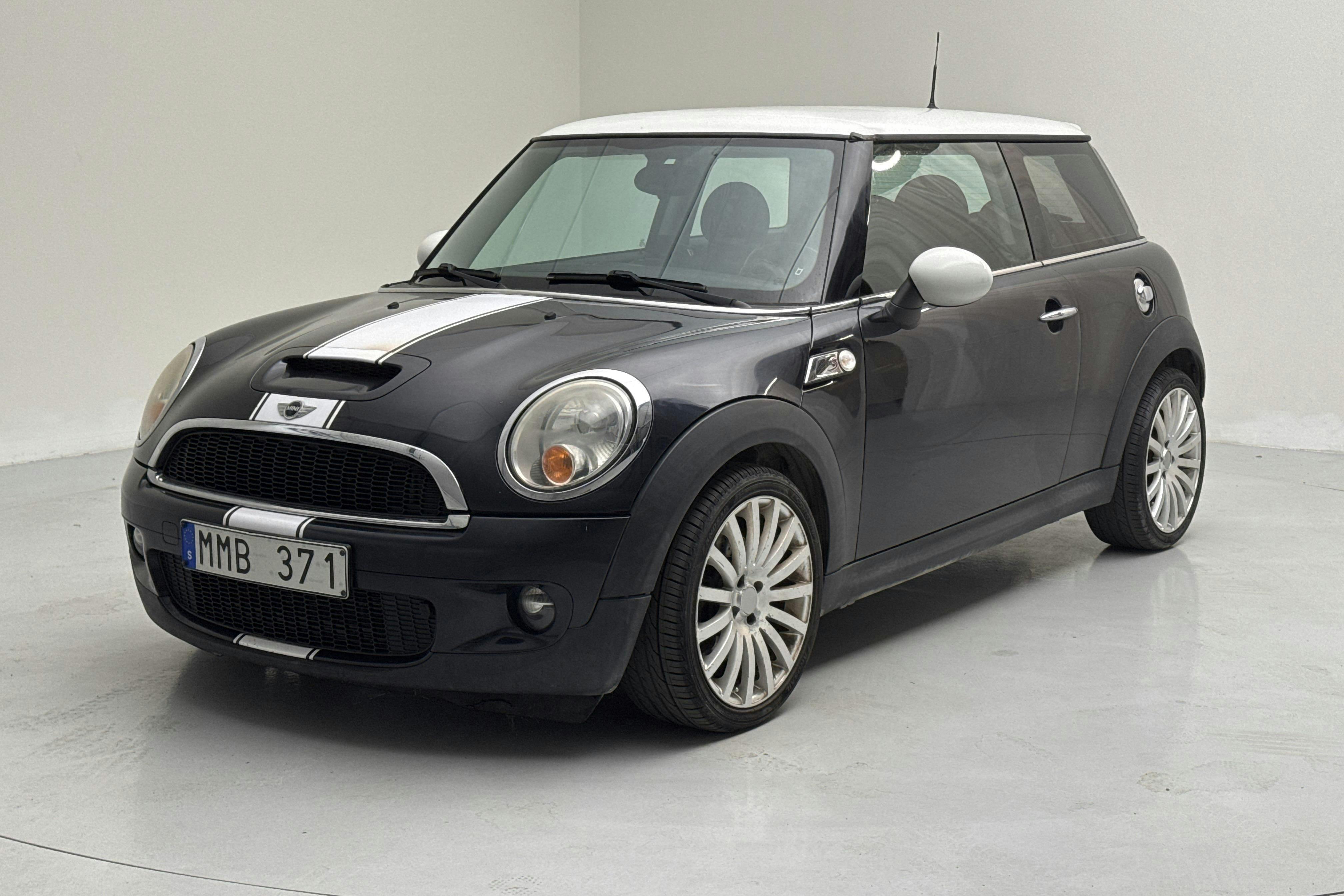 Presentation photo 1 of 11: MINI Cooper 1.6 S (175hk) - 145 320 km - Manual - black - 2007