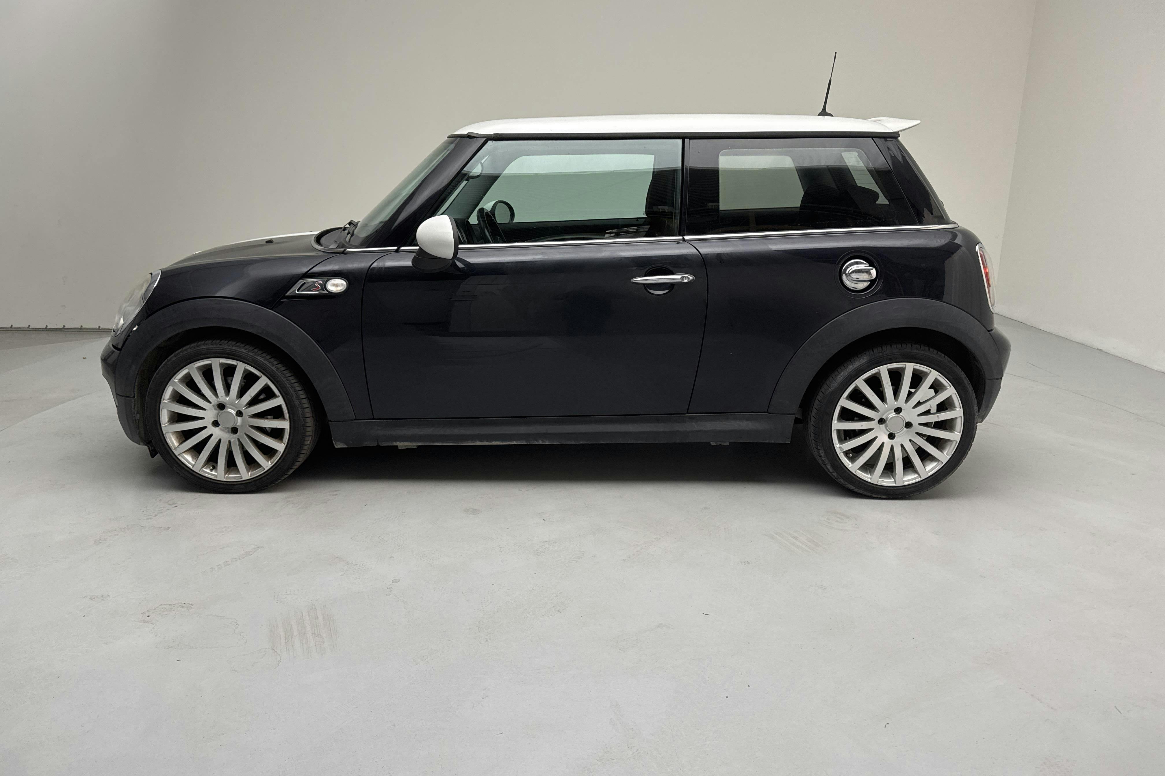 Presentation photo 2 of 11: MINI Cooper 1.6 S (175hk) - 145 320 km - Manual - black - 2007