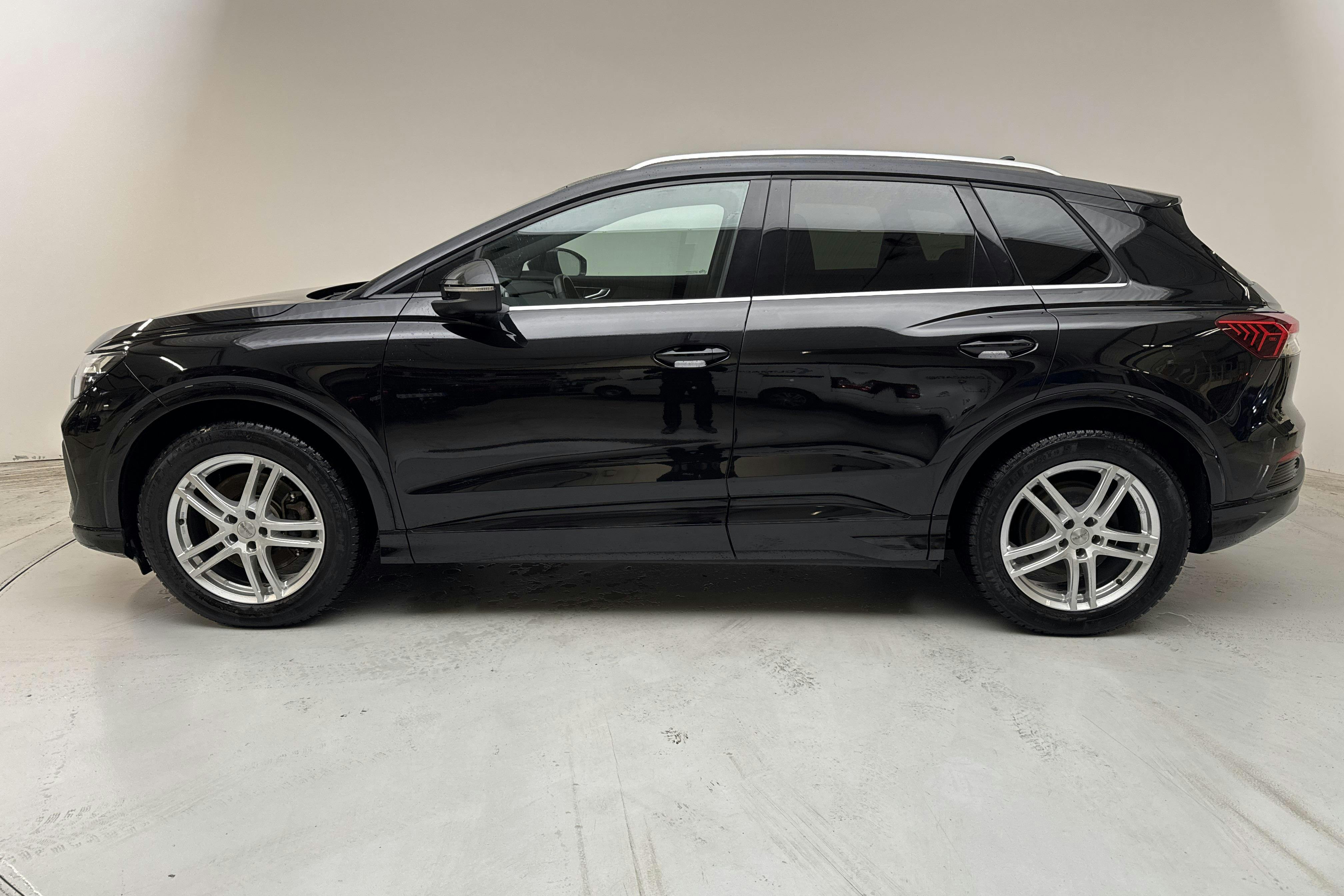 Presentationsfoto 2 av 17: Audi Q4 40 e-tron 77kWh (204hk) - 10 428 mil - Automat - svart - 2023
