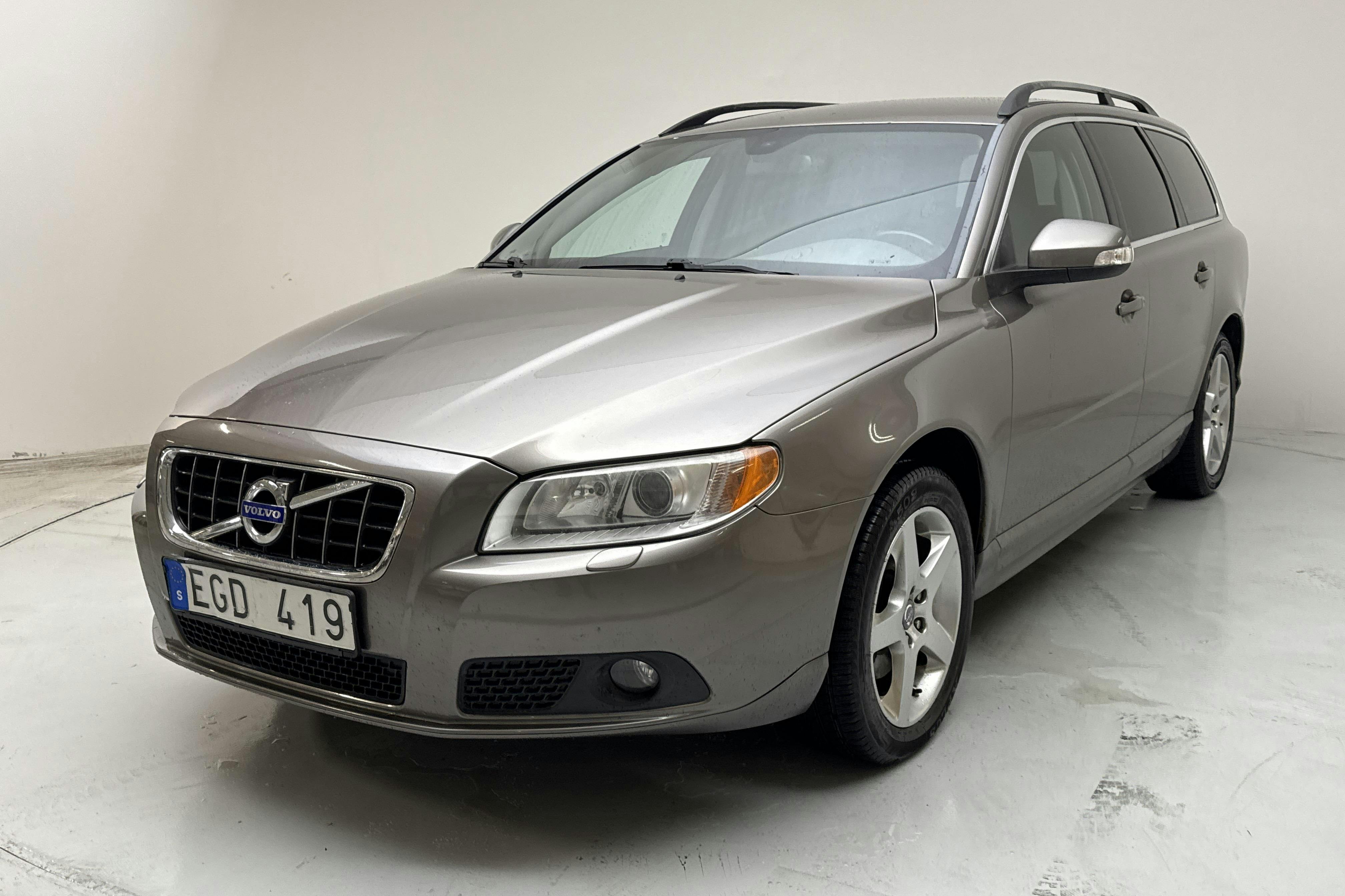 Volvo V70 II 2.4D (175hk) - 225 270 km - Käsitsi - hall - 2010