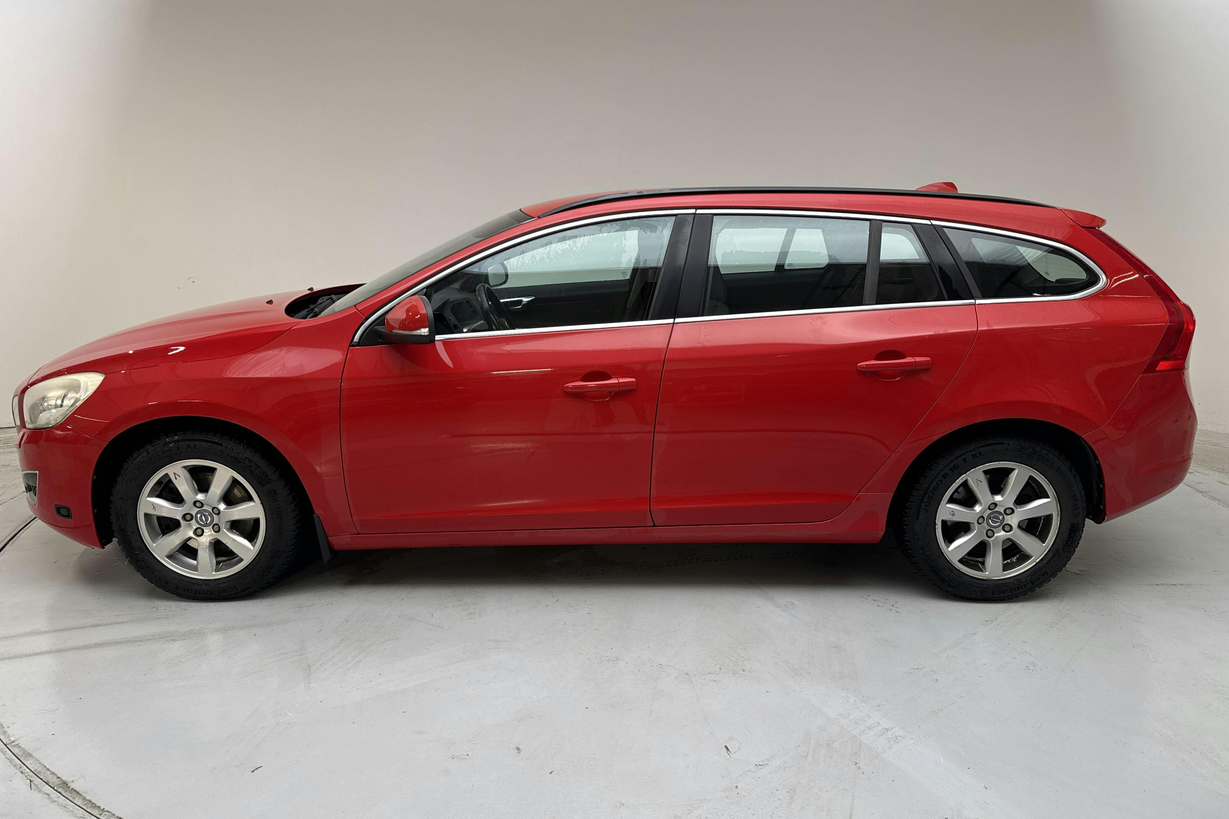 Presentation photo 2 of 13: Volvo V60 T3 (150hk) - 170 150 km - Manual - red - 2011