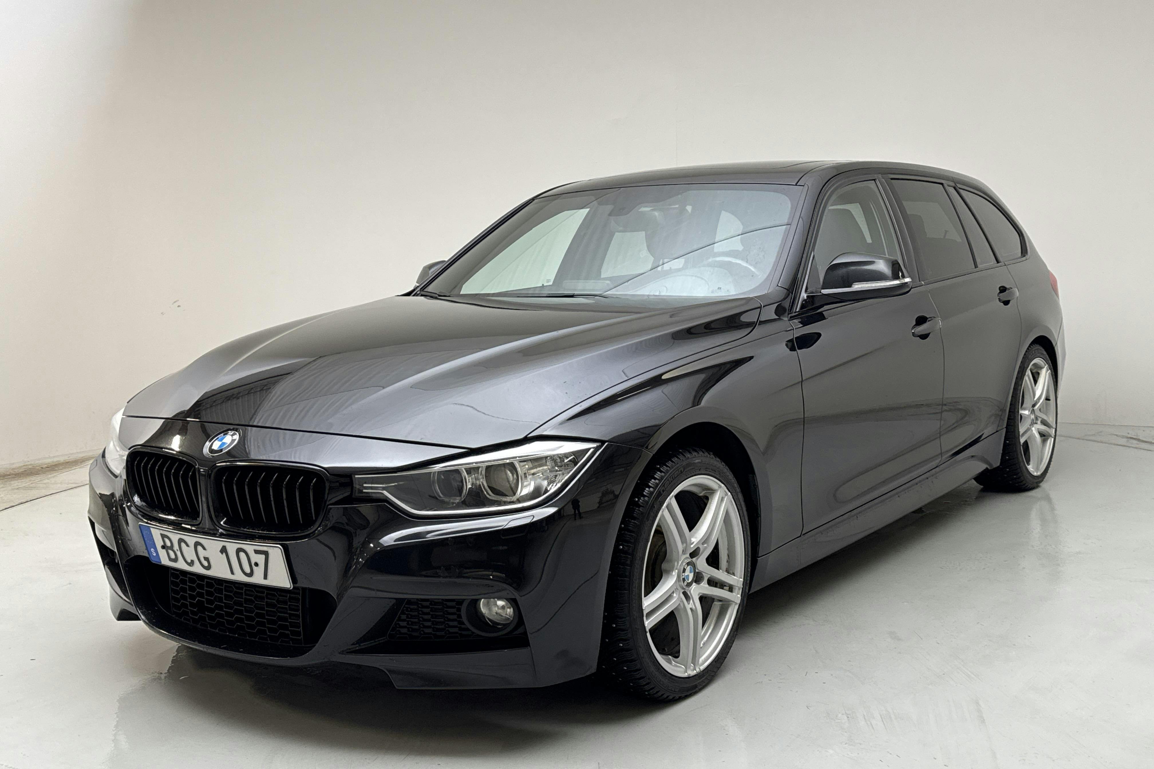 Presentation photo 1 of 14: BMW 328i Touring, F31 (245hk) - 177 450 km - Automatic - black - 2013