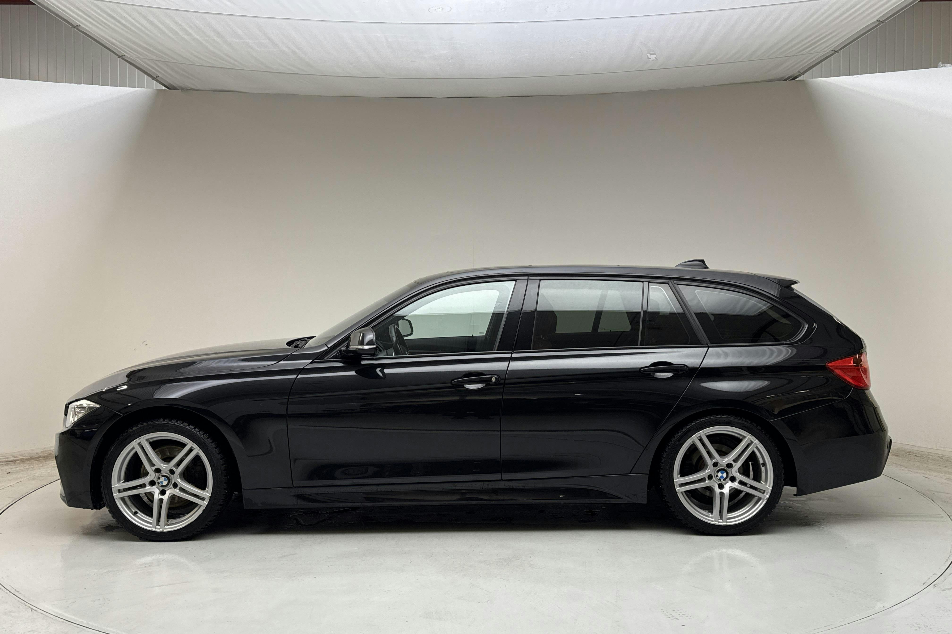 Presentation photo 2 of 14: BMW 328i Touring, F31 (245hk) - 177 450 km - Automatic - black - 2013