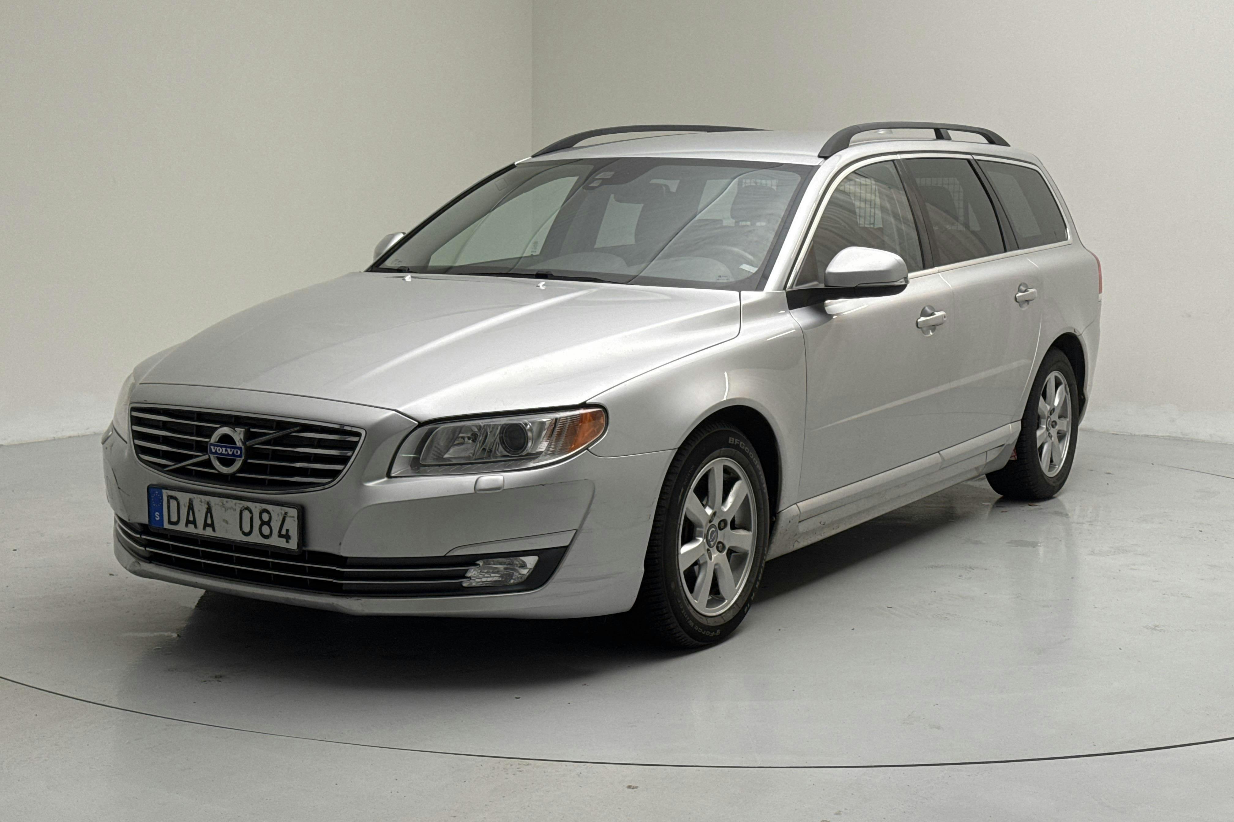 Presentation photo 1 of 13: Volvo V70 II D2 (115hk) - 122 910 km - Automatic - silver - 2014