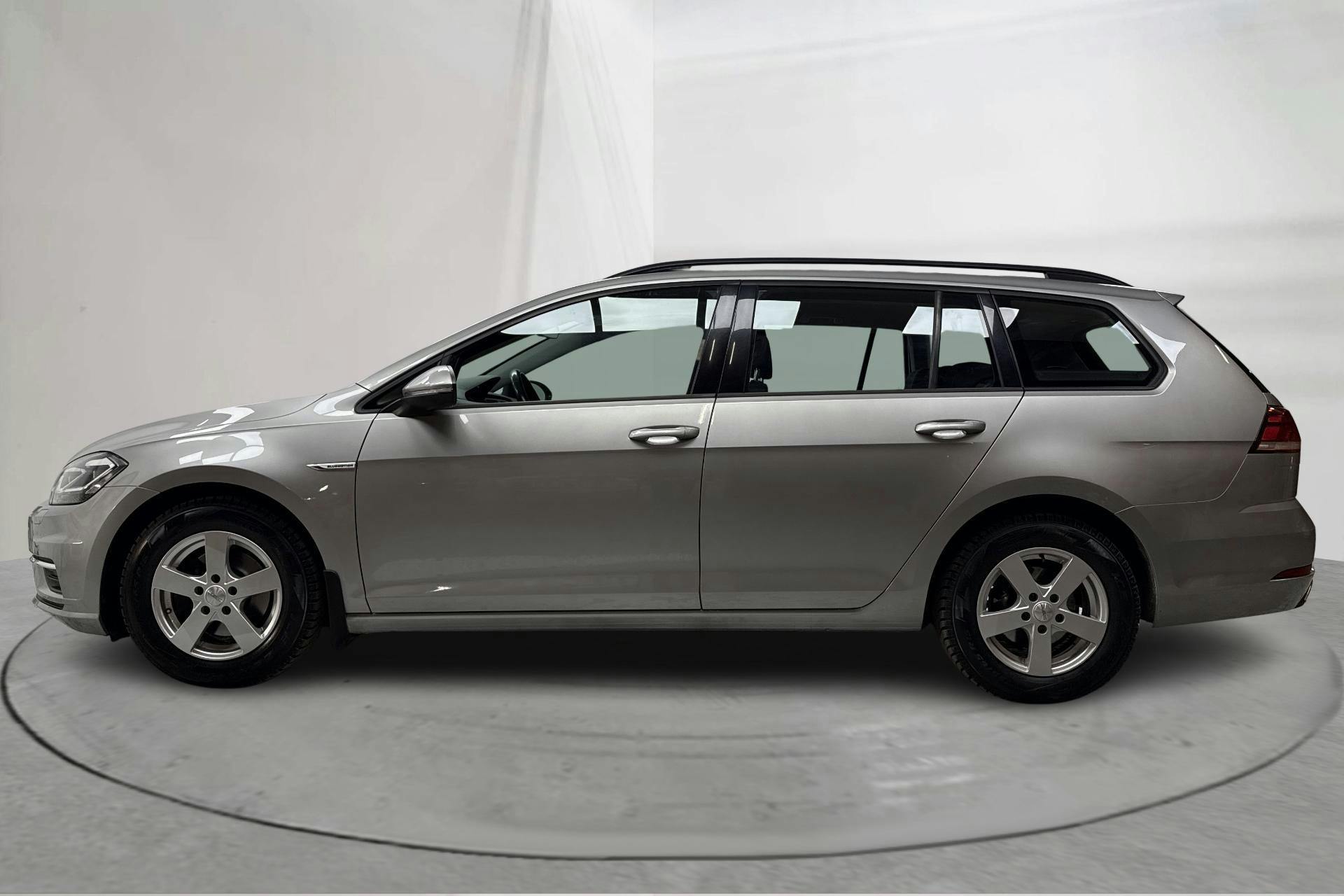 Presentation photo 2 of 15: VW Golf VII 1.5 TGI 5dr (130hk) - 48 560 km - Automatic - silver - 2020