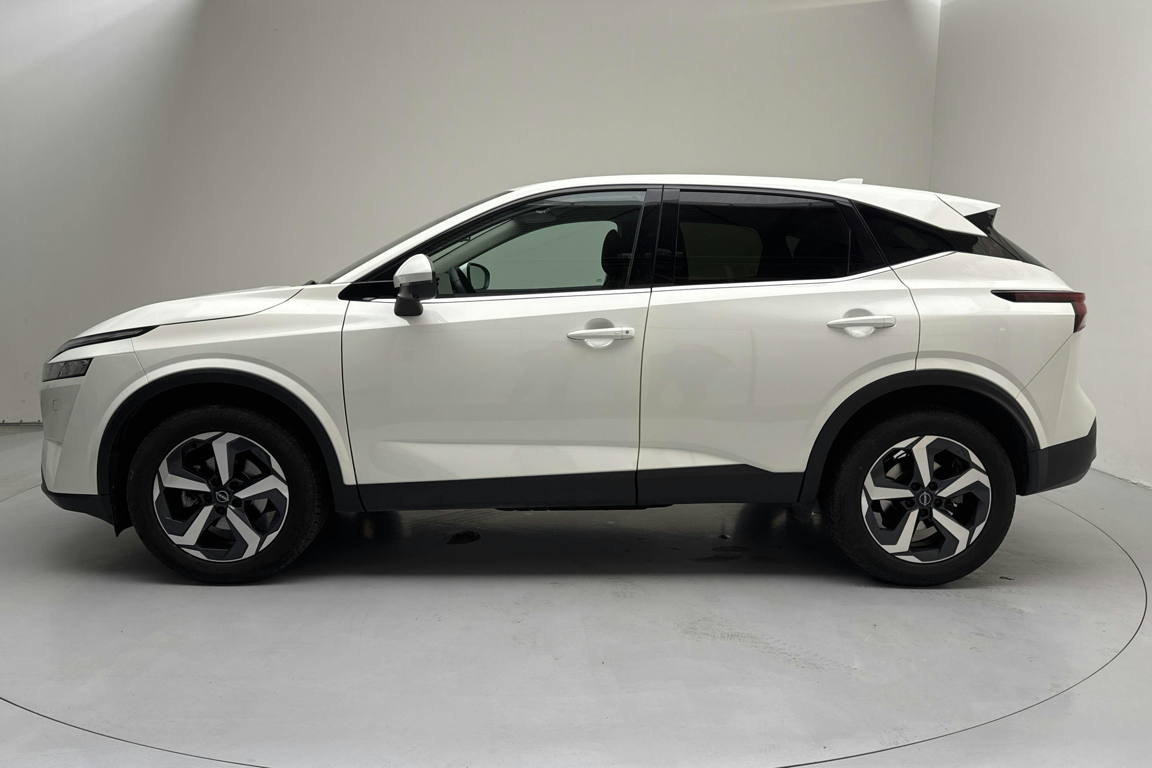 Presentationsfoto 2 av 14: Nissan Qashqai 1.3 MHEV (158hk) - 2 478 mil - Automat - vit - 2022