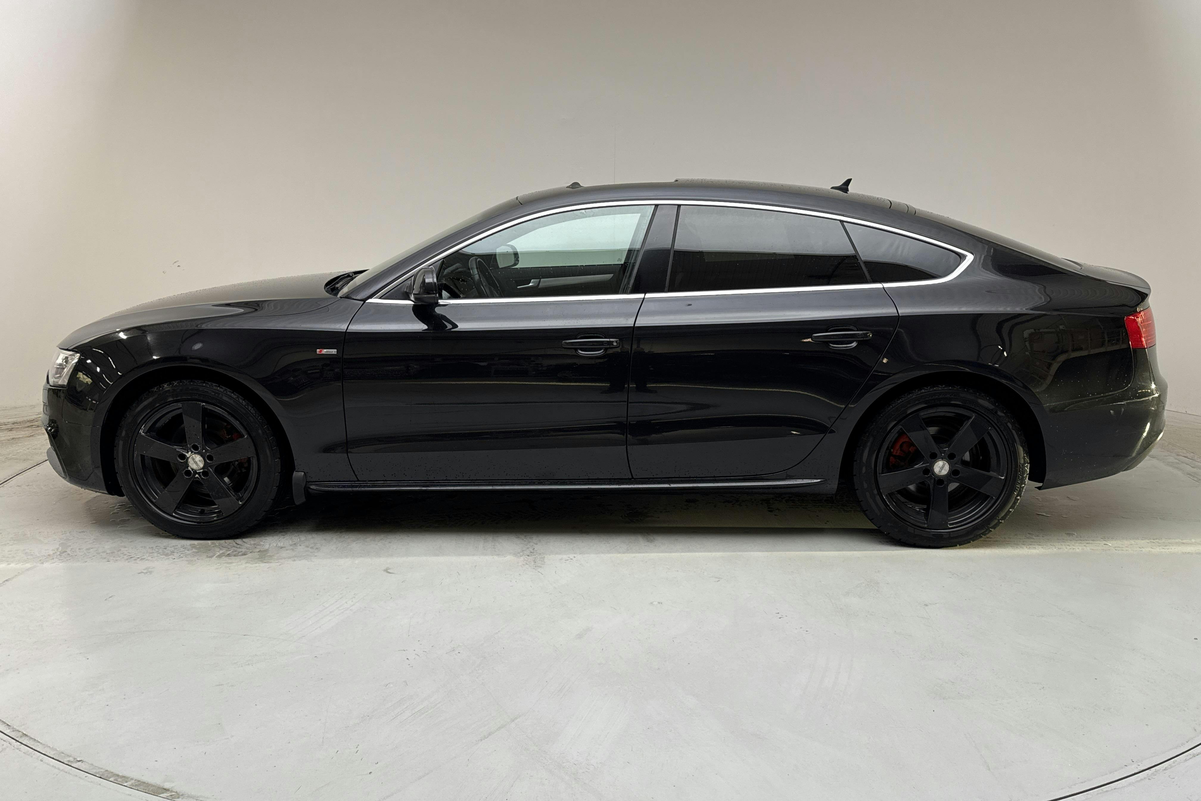 Presentation photo 2 of 13: Audi A5 2.0 TDI Sportback (177hk) - 235 420 km - Manual - black - 2014