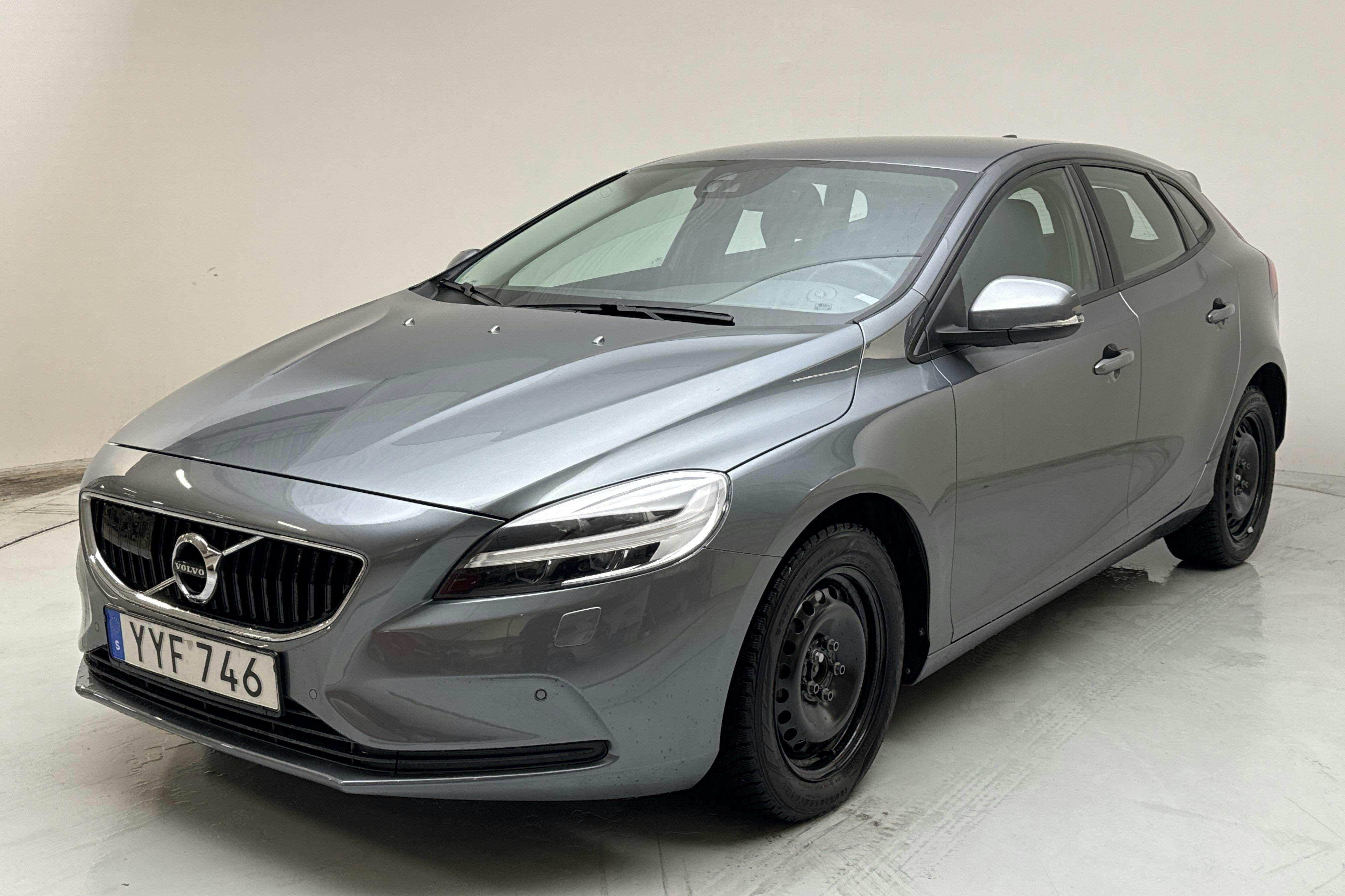 Volvo V40 T3 (152hk) - 4 381 mil - Automat - grå - 2018