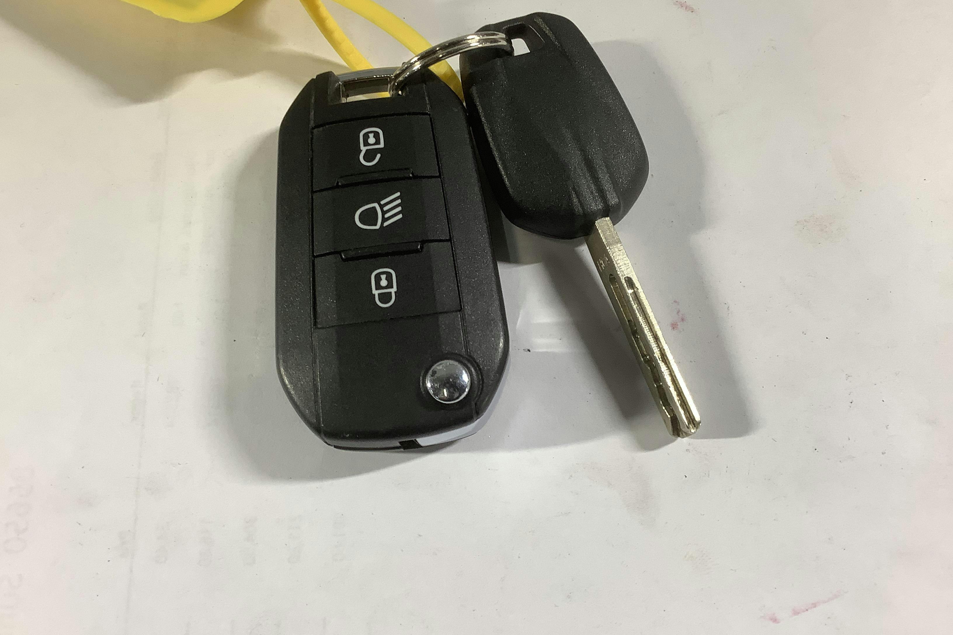 Presentation photo 15 of 15: Citroën C3 PureTech (82hk) - 37 120 km - Manual - black - 2017